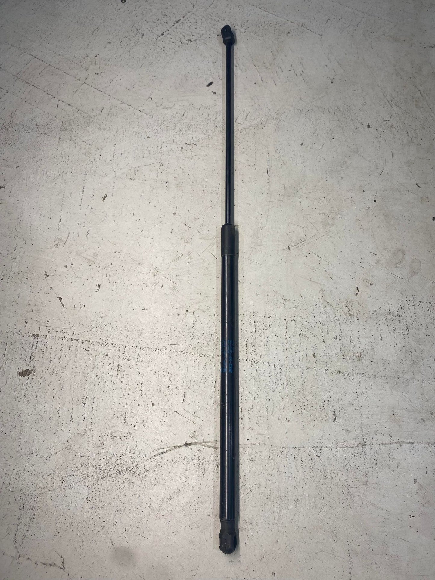 AUDI A3 8P BONNET STRUT 8P0823359