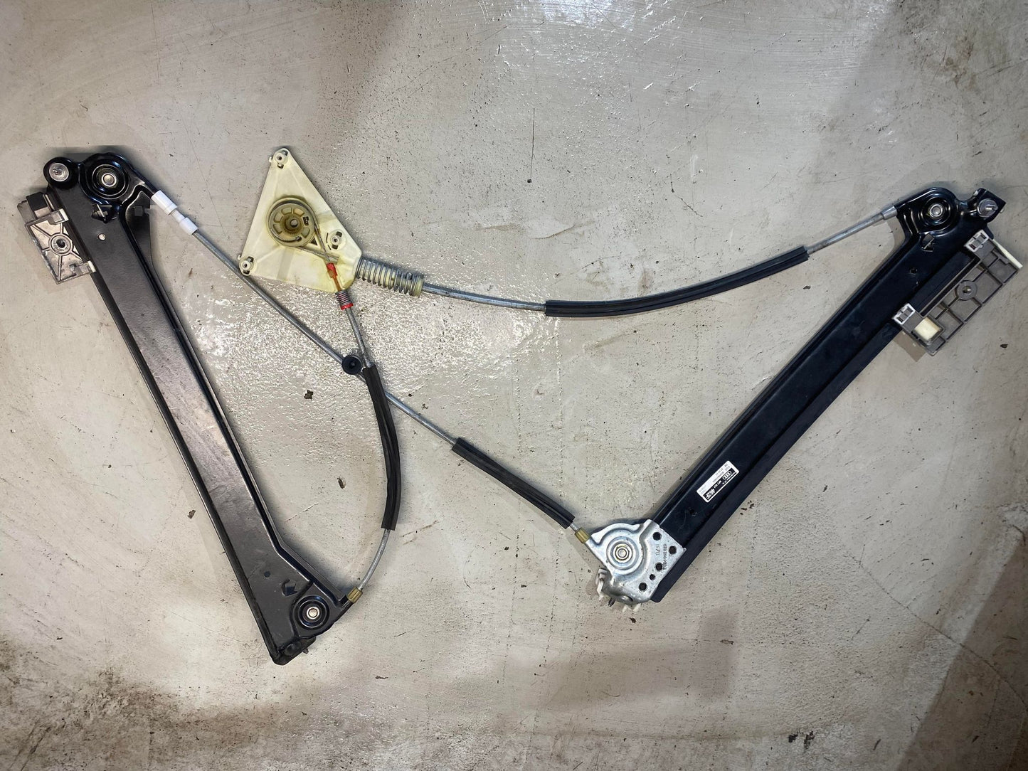 AUDI A3 8P COUPE FRONT RIGHT WINDOW REGULATOR 8P7837462F