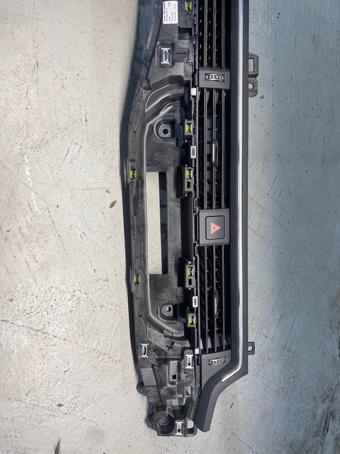 AUDI A4 A5 DASHBOARD FRONT AIR VENT 8W2820901