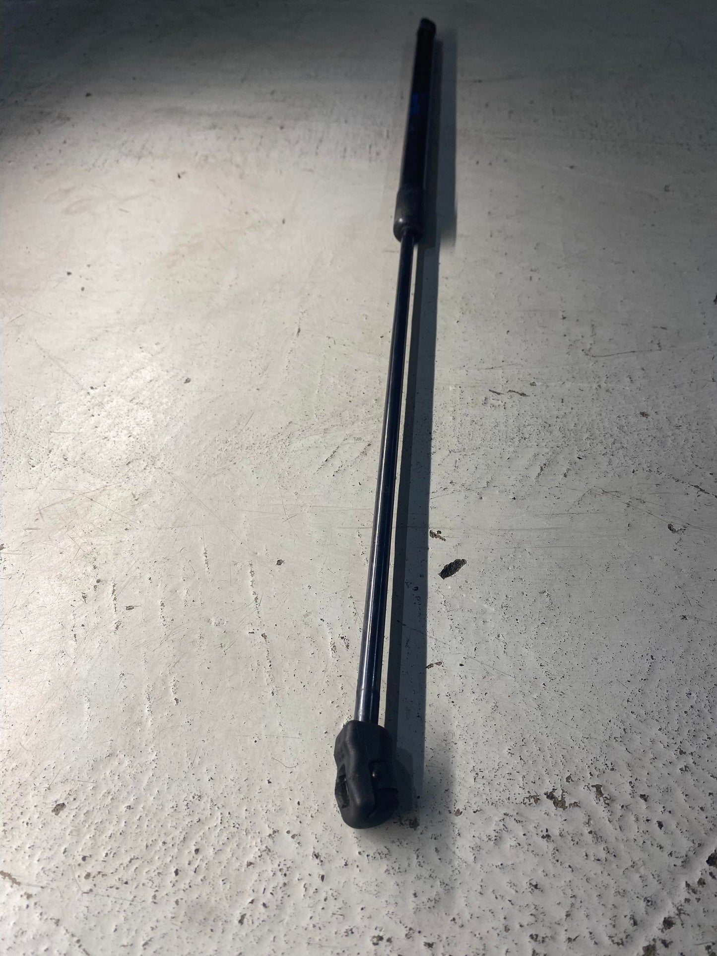 AUDI A3 8P BONNET STRUT 8P0823359