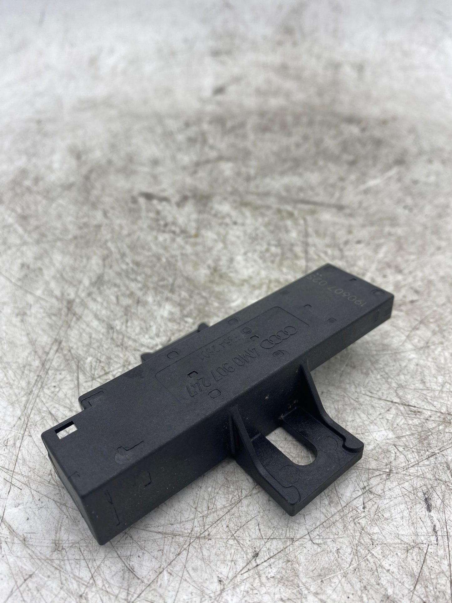 AUDI A5 8T KEYLESS ENTRY ANTENNA 4M0907247