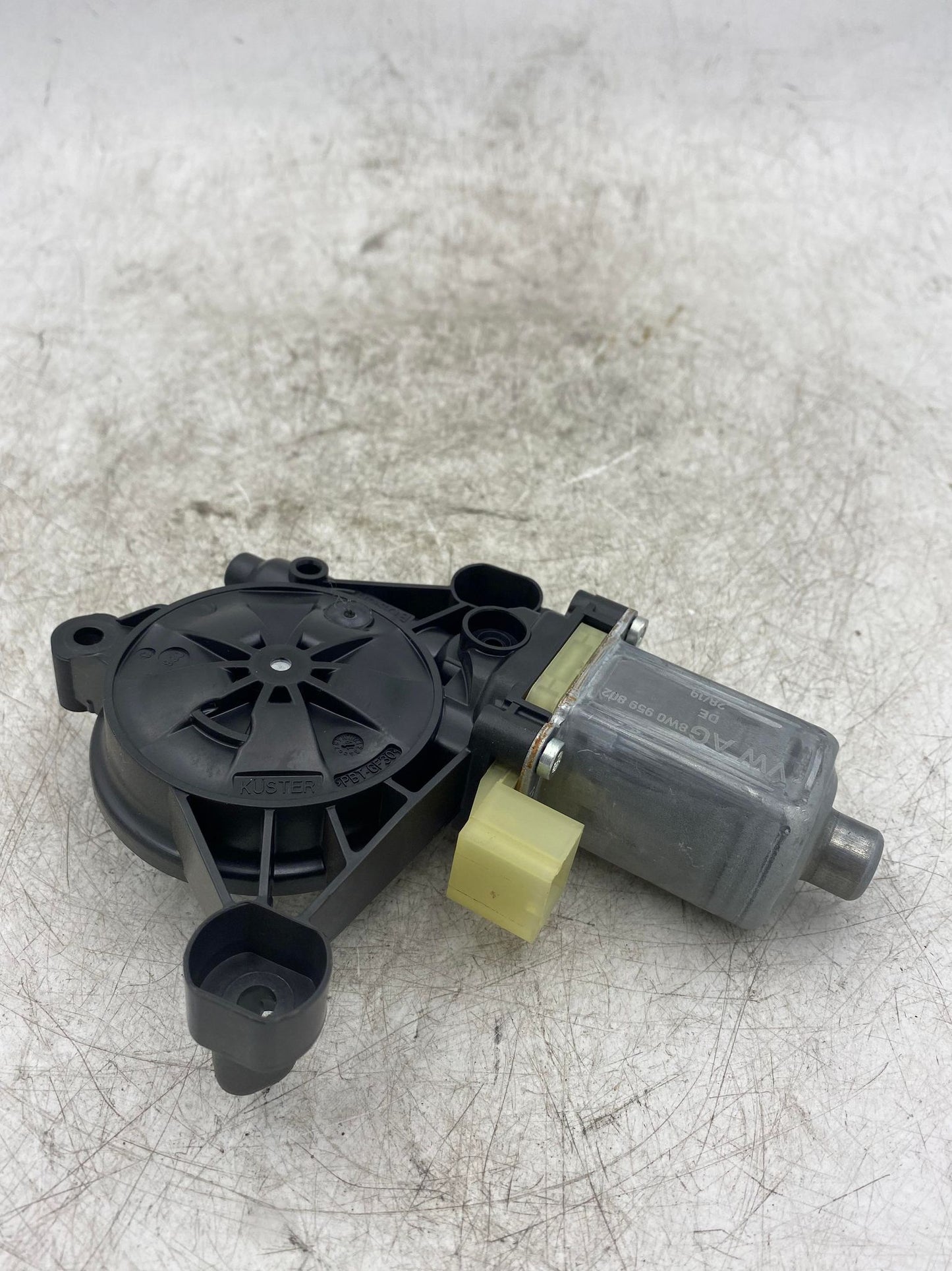 AUDI A5 8T FRONT RIGHT WINDOW REGULATOR 8W0959802