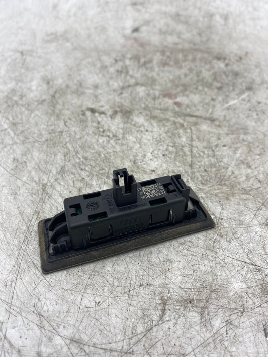 AUDI A5 8T REAR NUMBER PLATE BOOT LID LIGHT 8W6943021