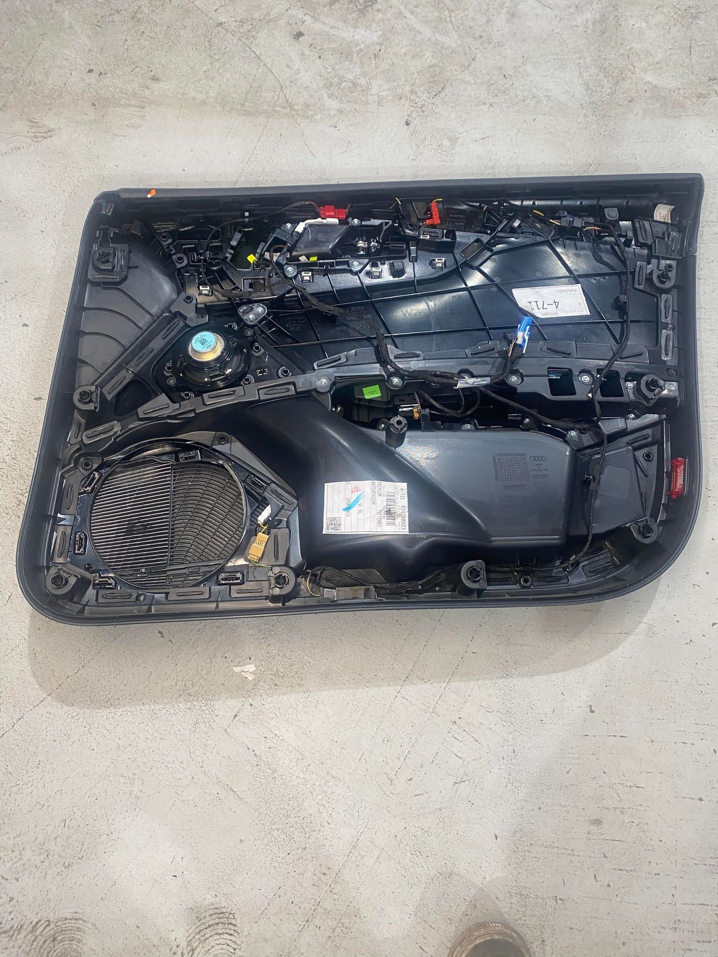 AUDI A5 8T FRONT LEFT DOOR CARD