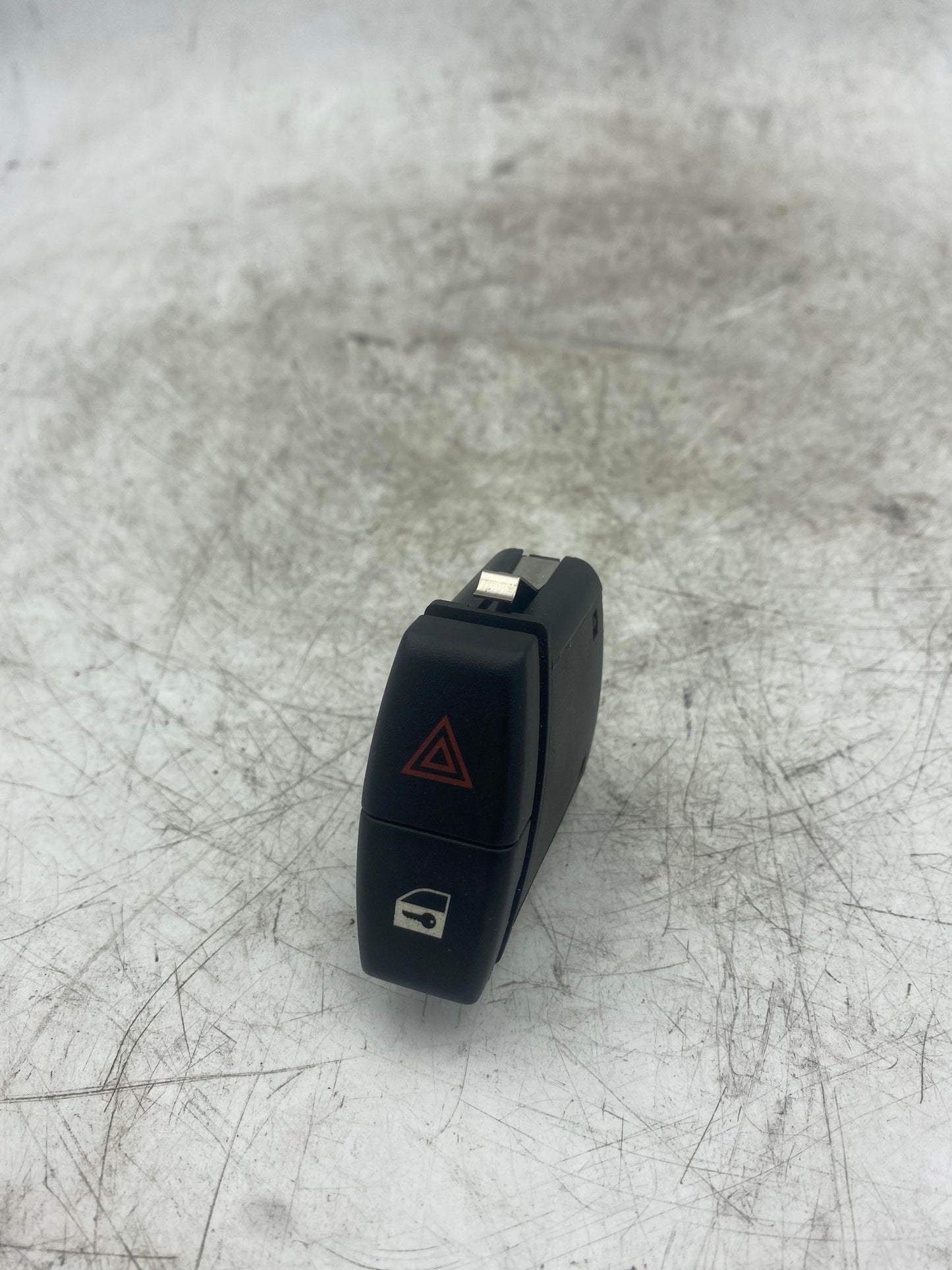 BMW 5 SERIES E60 HAZARD WARNING/DOOR LOCK CONTROL SWITCH 6919506