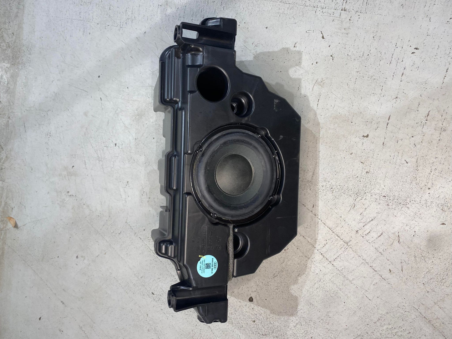 AUDI A5 8T REAR SUBWOOFER 8W9035382