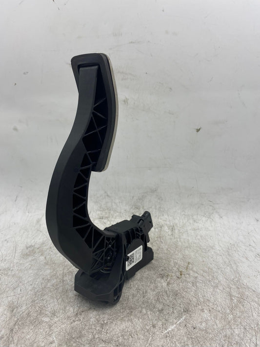 AUDI A4 A5 ACCELERATION PEDAL 8W1723523