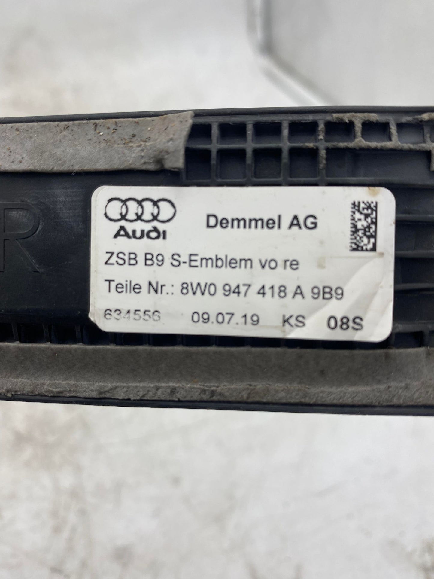 AUDI A5 8T FRONT RIGHT DOOR SILL 8W0947418