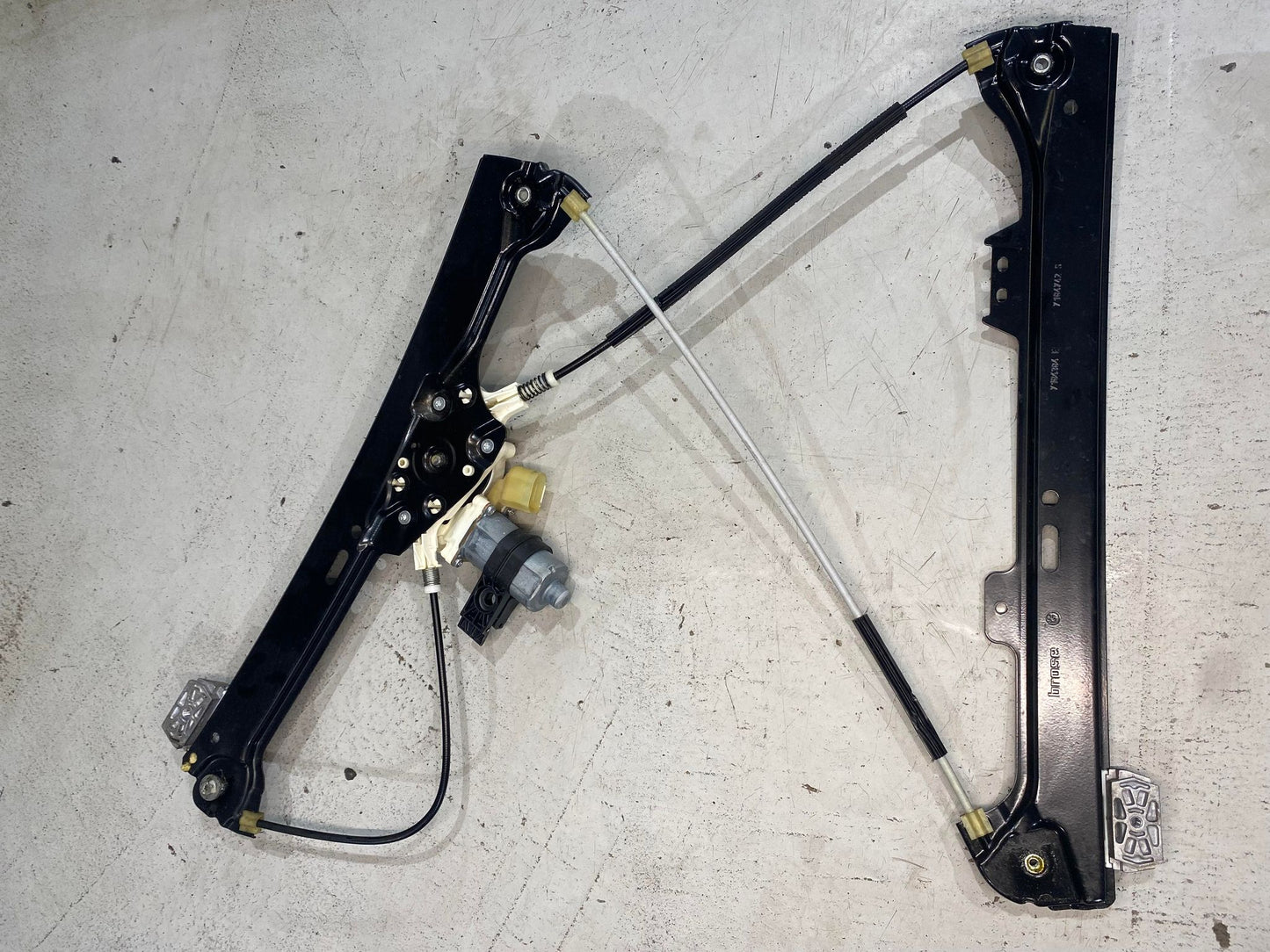 BMW 5 SERIES E60 FRONT RIGHT WINDOW REGULATOR 7184742