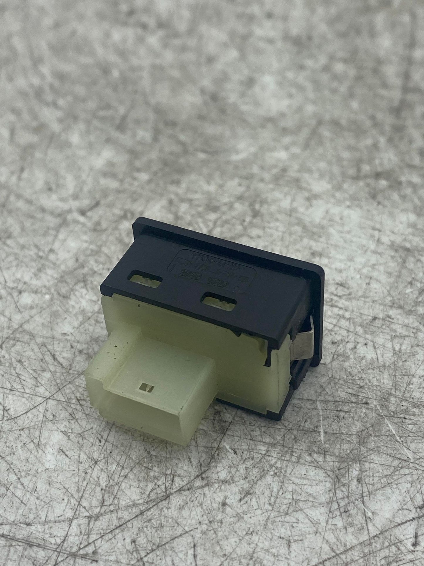 BMW 1 3 5 X SERIES TRUNK BOOT OPEN SWITCH 6921846