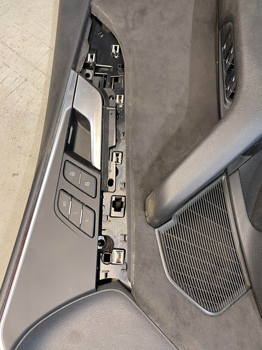 AUDI A5 8T FRONT RIGHT DRIVERS DOOR CARD