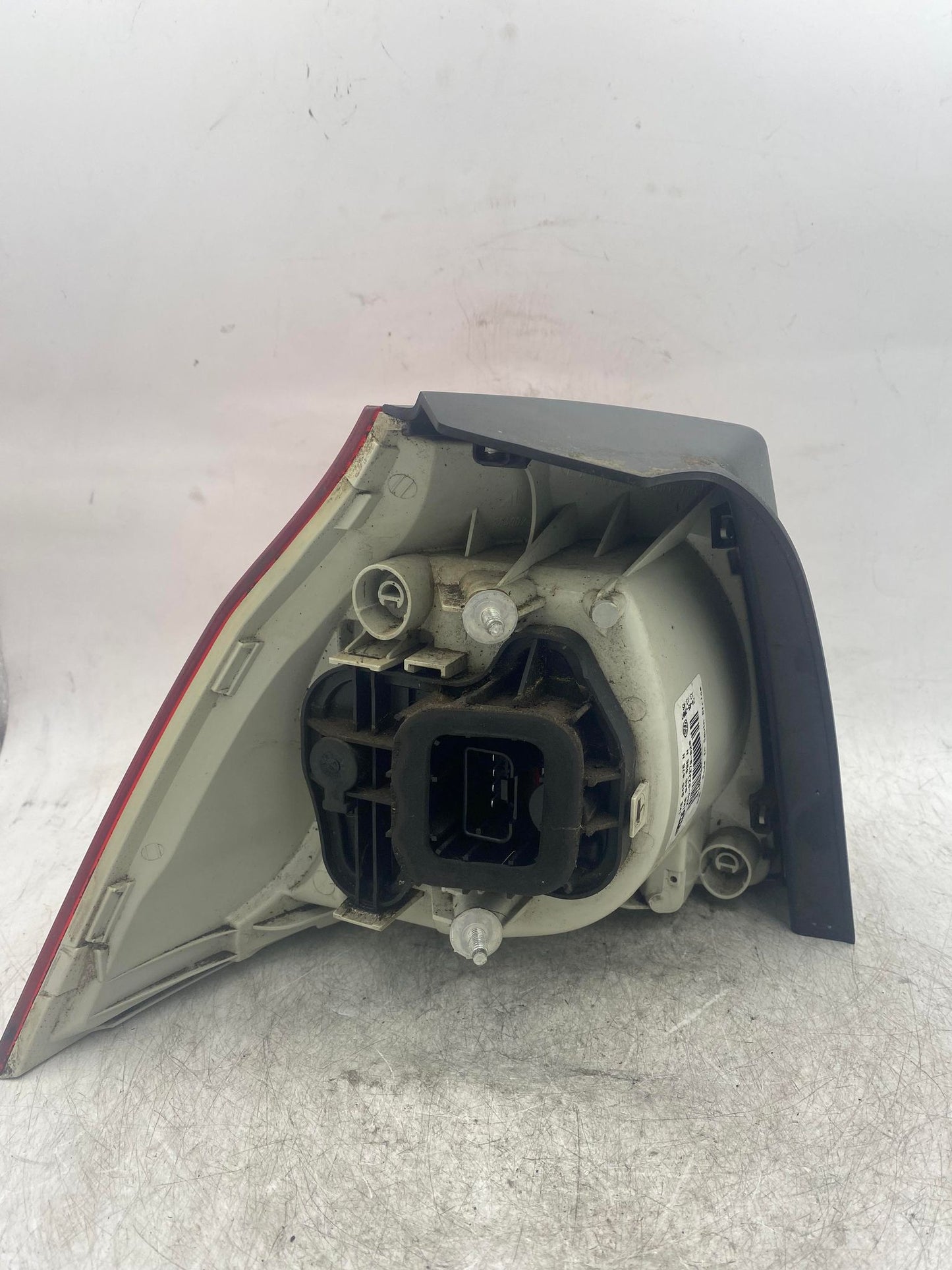 VW GOLF MK5 LHS RIGHT REAR TAIL LIGHT 1K6945075