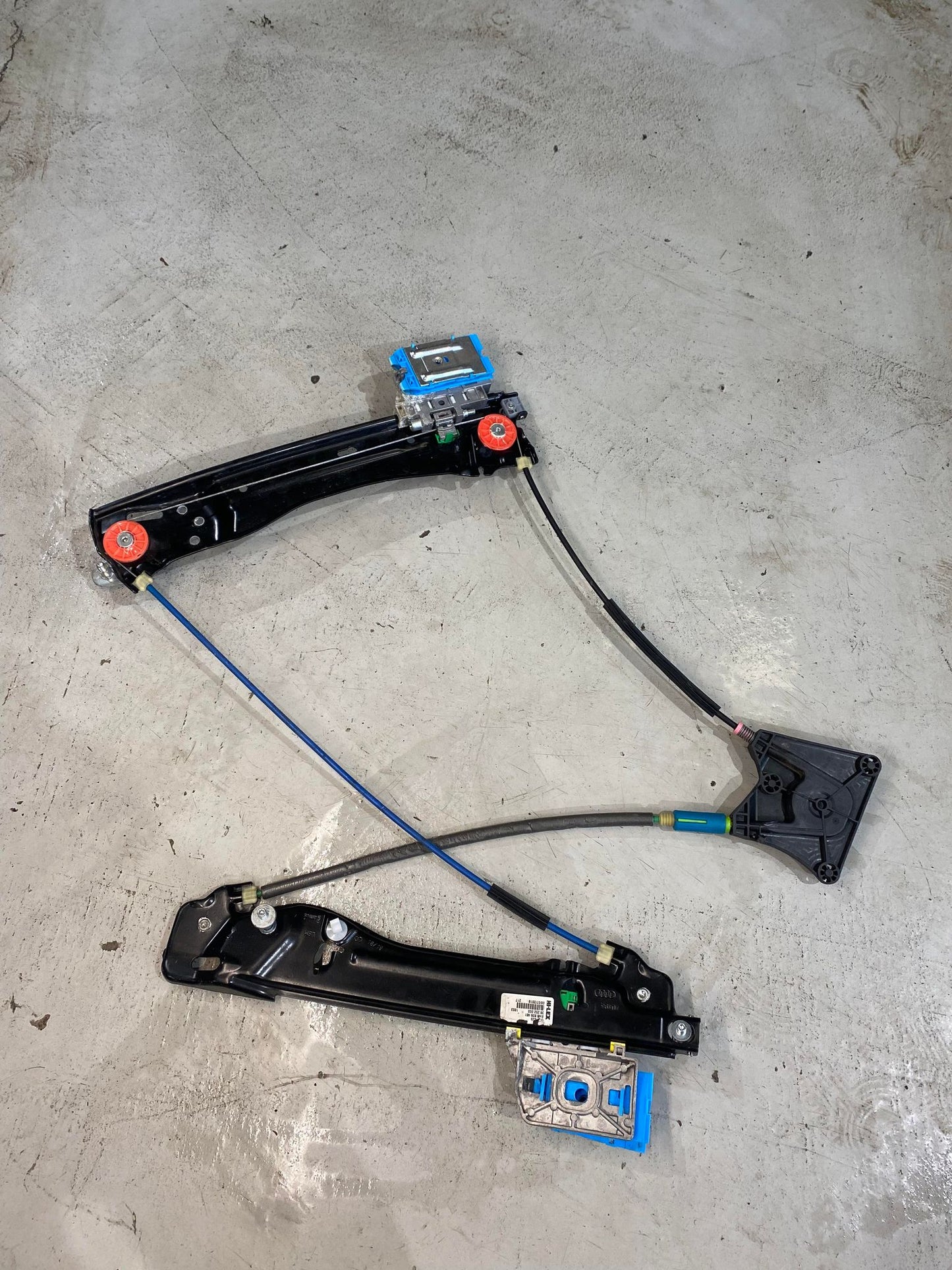 AUDI A5 8T REAR LEFT WINDOW REGULATOR 8W8839461