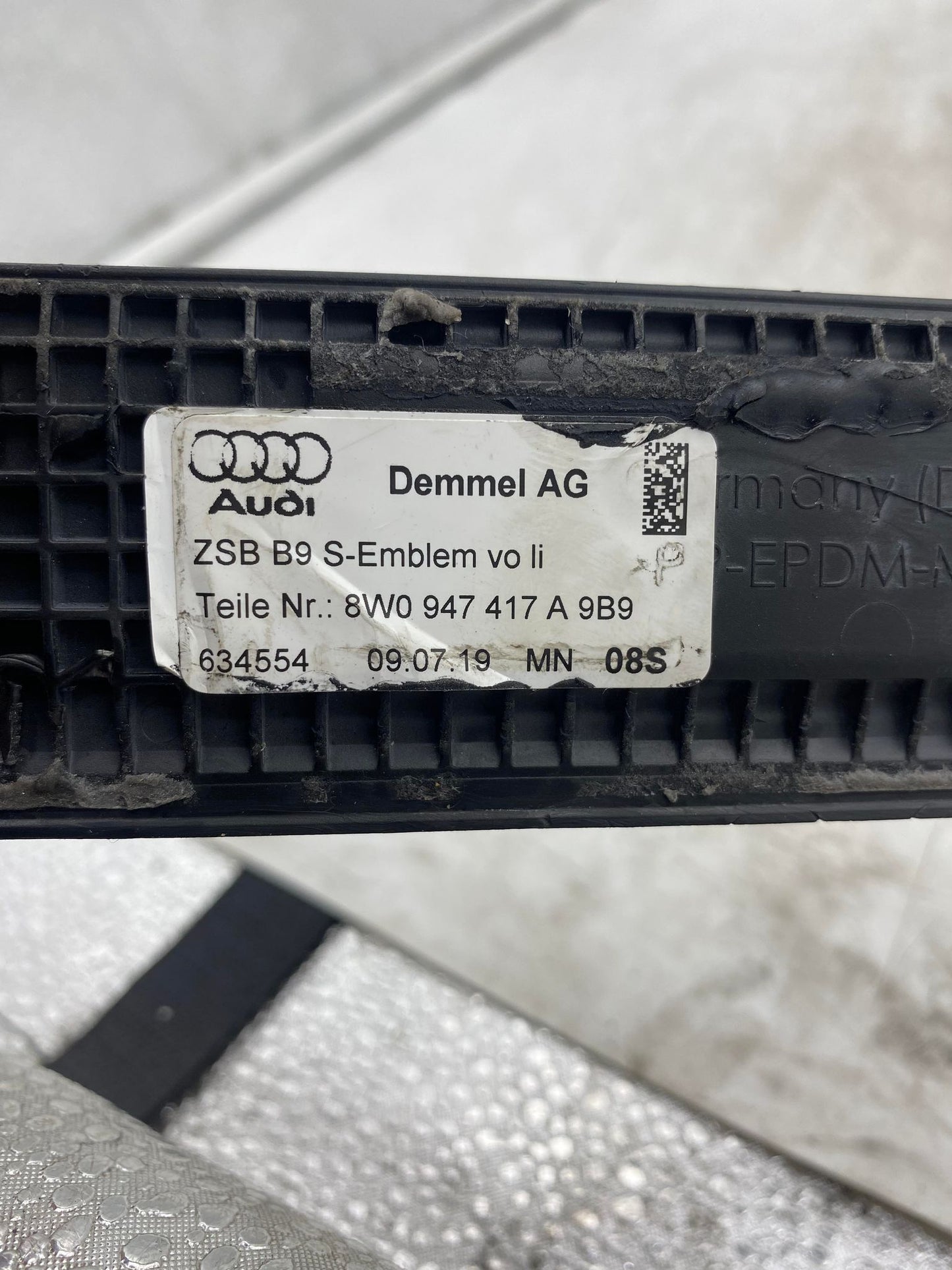AUDI A5 8T FRONT LEFT DOOR SILL 8W0947417