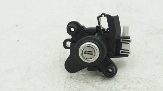 BMW 5 SERIES E60 TRUNK LID LOCK 8241088