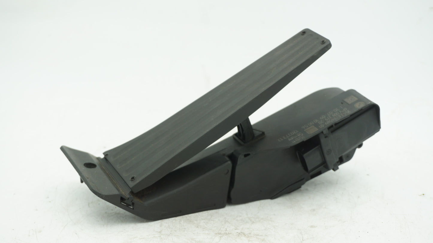 BMW 1 SERIES E82 E87 E88 ACCELERATOR PEDAL 35426786589 - LRI Autoparts
