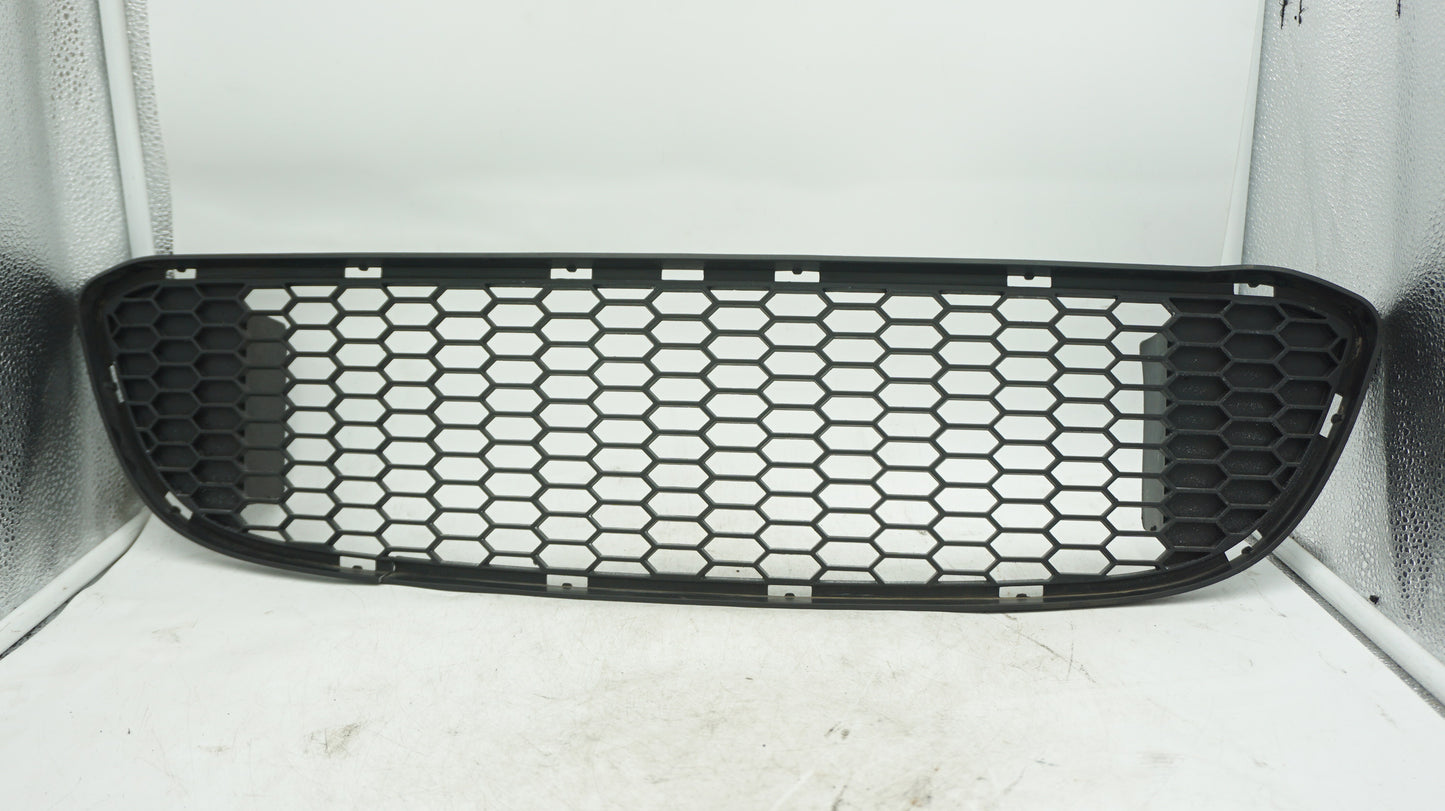 BMW 1 SERIES E82 E88 M-SPORT FRONT LOWER CENTRE GRILLE 8045432 - LRI Autoparts