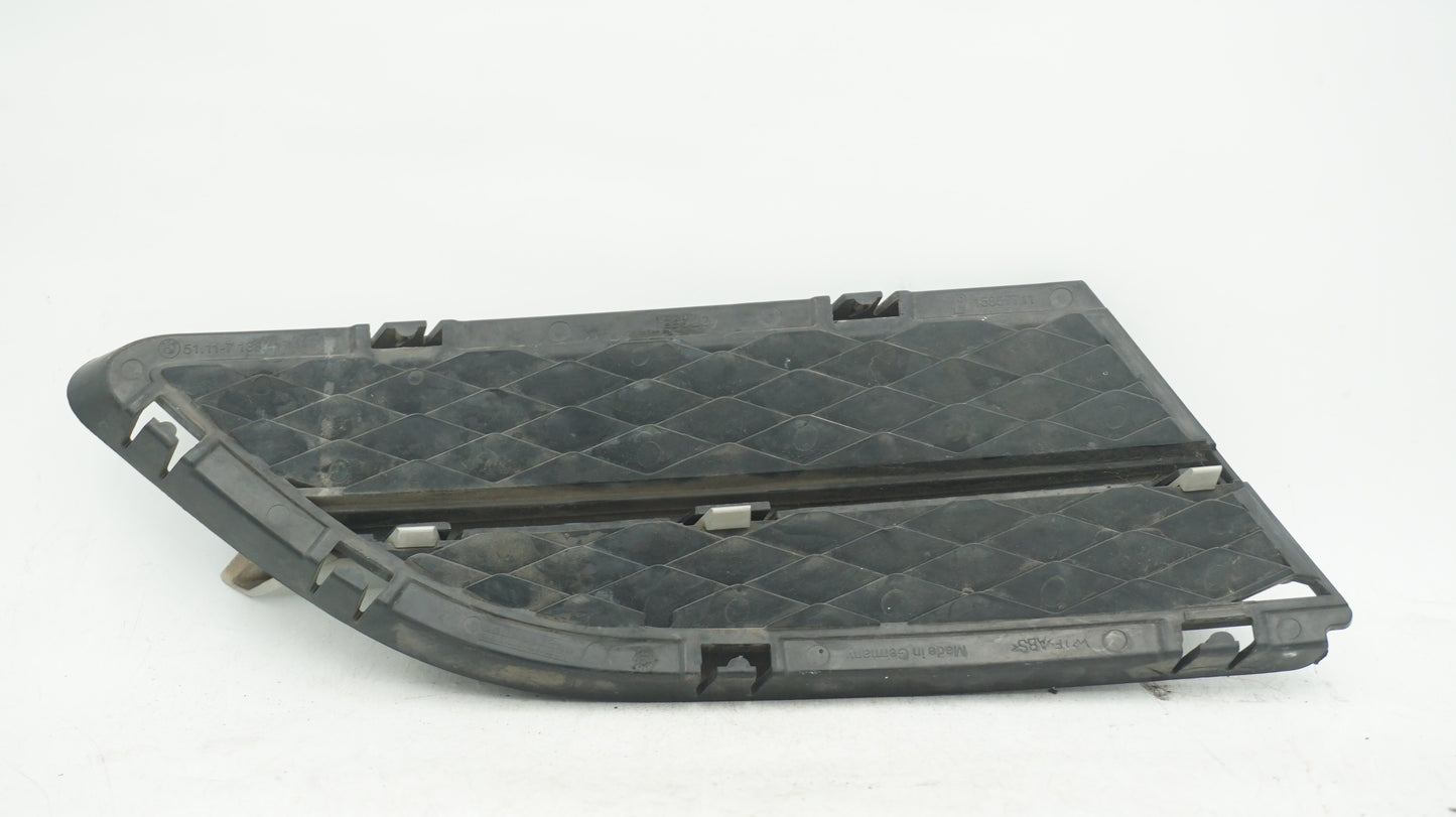 BMW 3 SERIES E90 FRONT LEFT LOWER BUMPER GRILLE 7138417