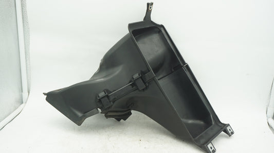 BMW 3 SERIES E92 E93 FRONT RIGHT ENGINE OIL COOLER DUCT 7161434