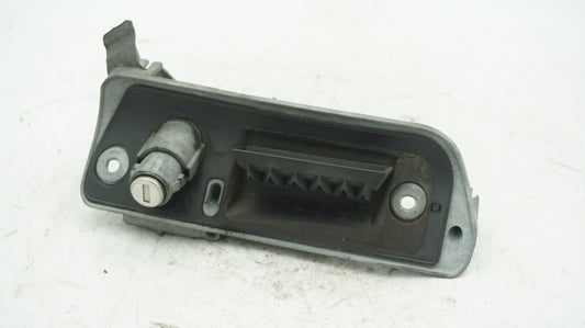 VW CADDY REAR TAILGATE DOOR HANDLE AND LOCK 2K0827565