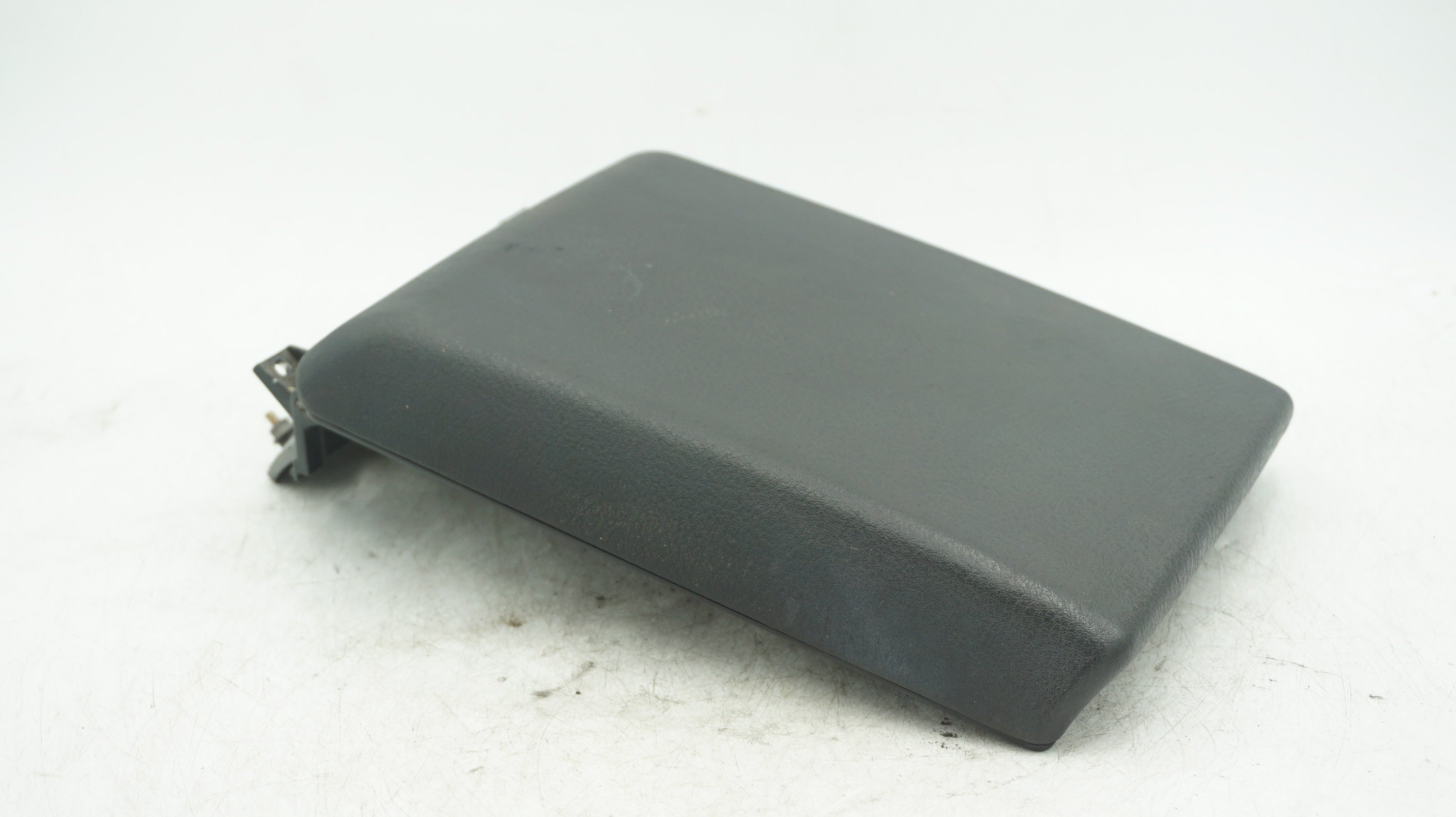 BMW E39 Center Console Armrest With Lid - Black Leather - OEM 8196936 806219
