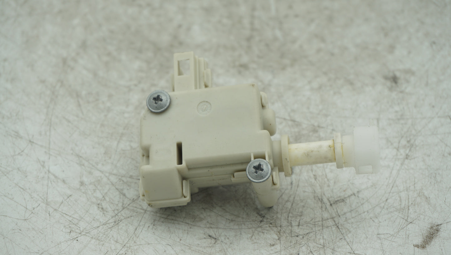 VW GOLF MK5 FUEL DOOR RELEASE MOTOR 1K6810773