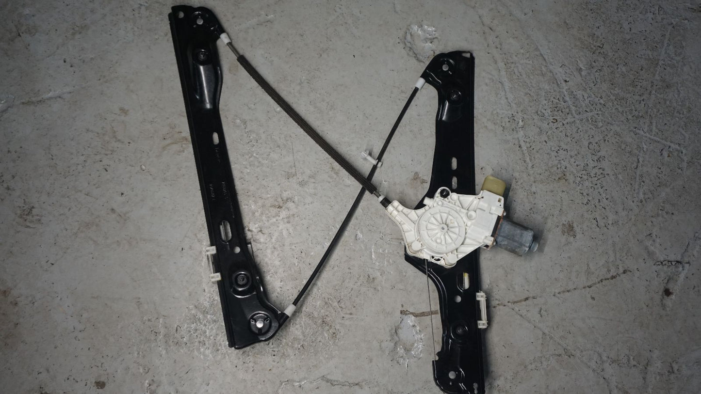 BMW 3 SERIES E90 LHS FRONT PASSENGENGER WINDOW REGULATOR 7060265