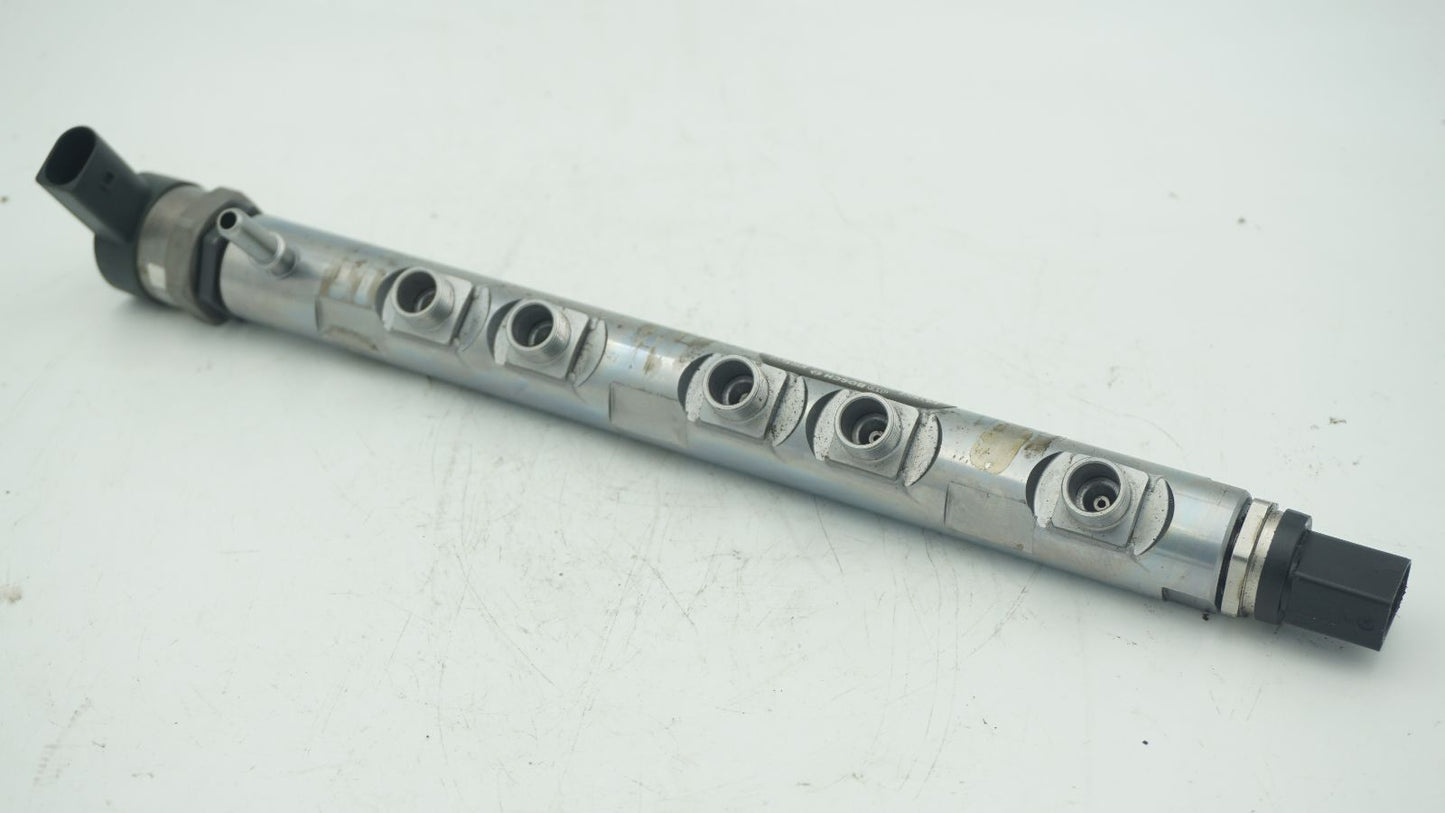 BMW 1 3 5 X SERIES N47 2.0L FUEL INJECTION RAIL WITH SENSOR 7809128