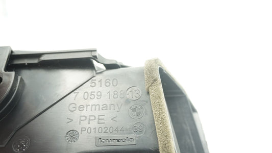 BMW E82 E87 E88 RIGHT AIR VENT 7059188
