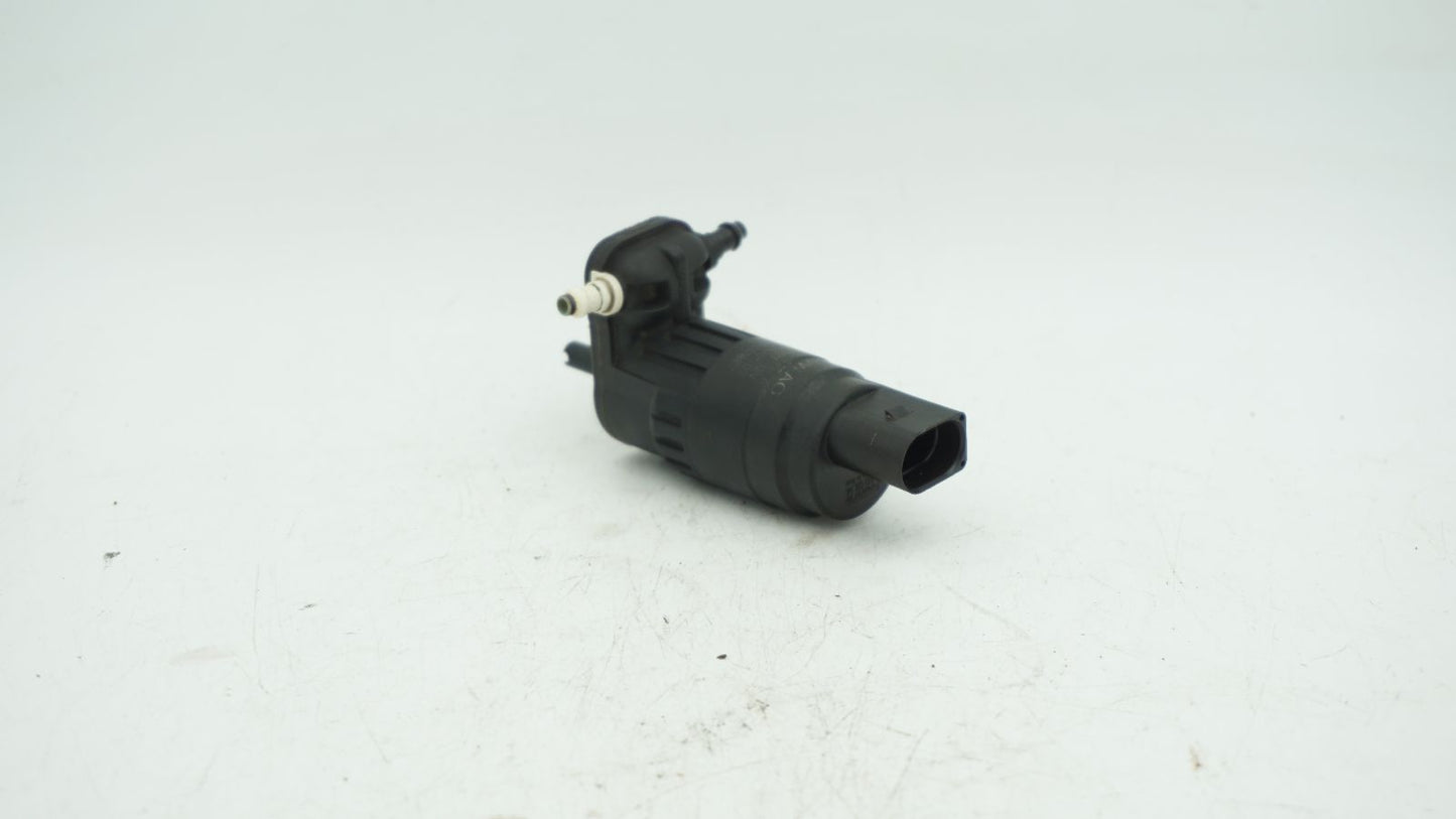 VOLKSWAGEN AUDI WINDSHIELD WASHER PUMP 1K695565