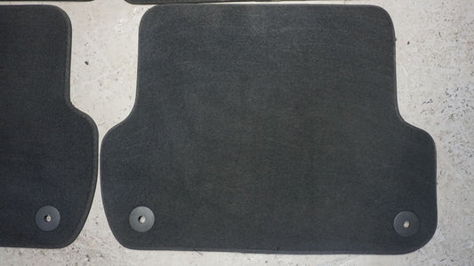GENUINE AUDI A4 B7 FLOOR MATS BLACK