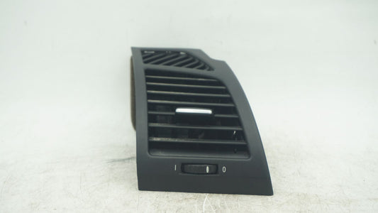 BMW E82 E87 E88 RIGHT AIR VENT 7059188