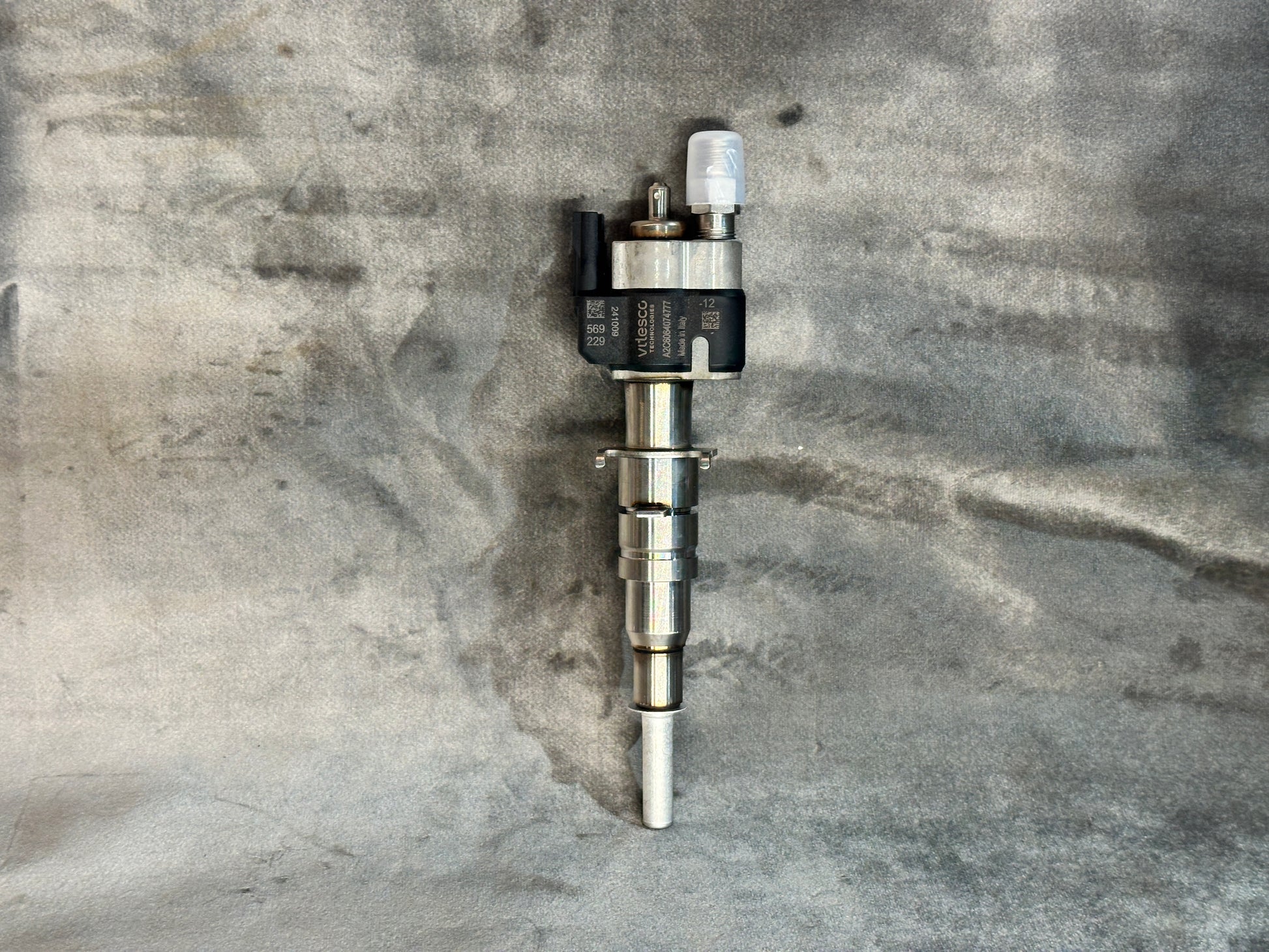 BRAND NEW GENUINE BMW N54 N63 INDEX 12 INJECTOR 7585261-12 - LRI Autoparts