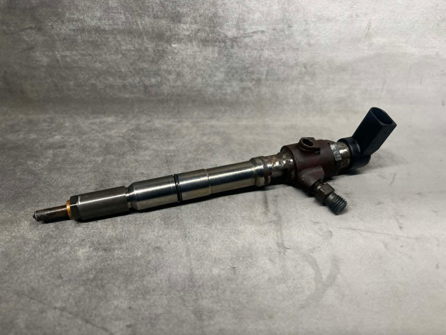 VW CADDY 1.6TDI INJECTOR 03L130277B