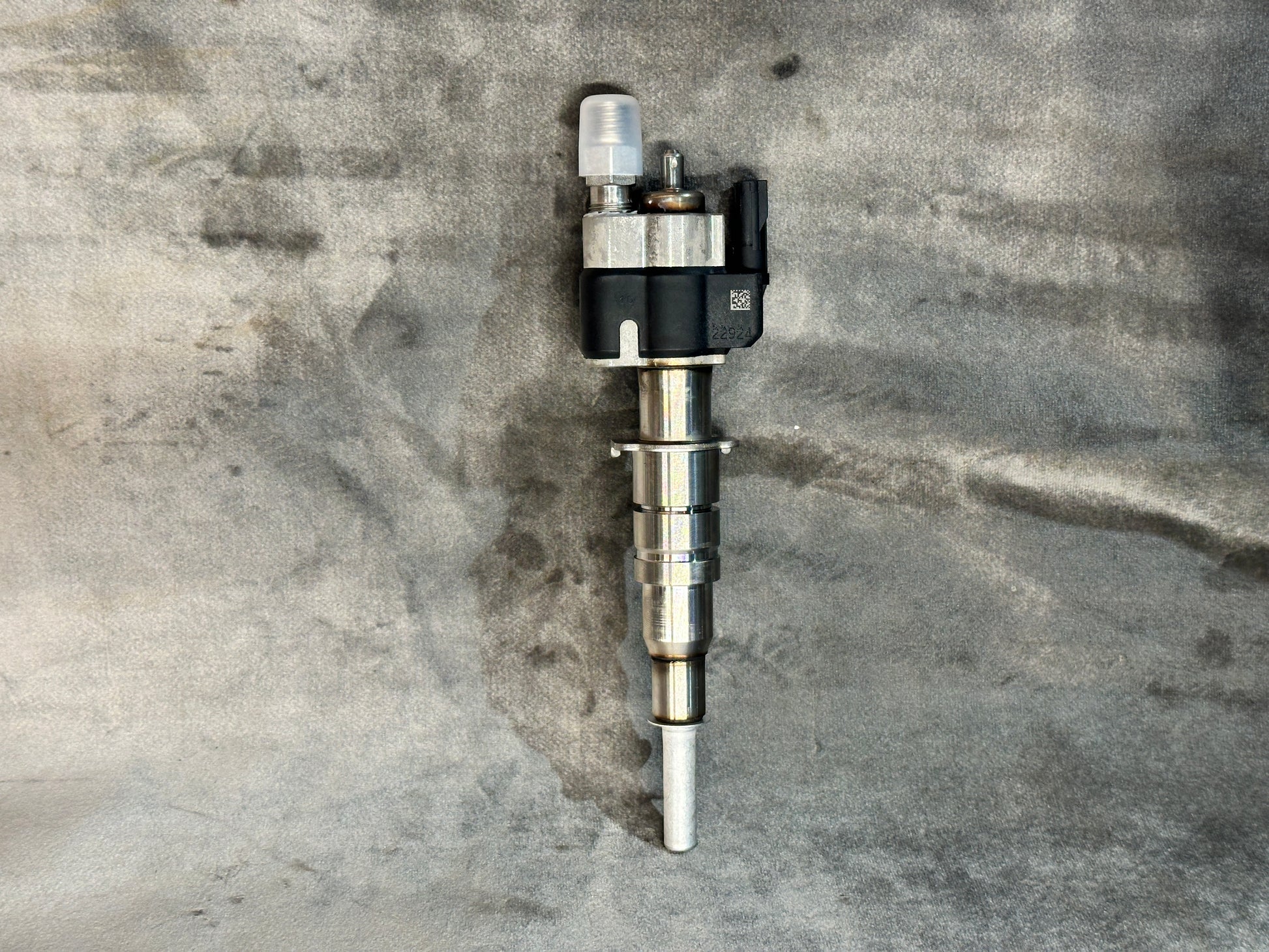 BRAND NEW GENUINE BMW N54 N63 INDEX 12 INJECTOR 7585261-12 - LRI Autoparts
