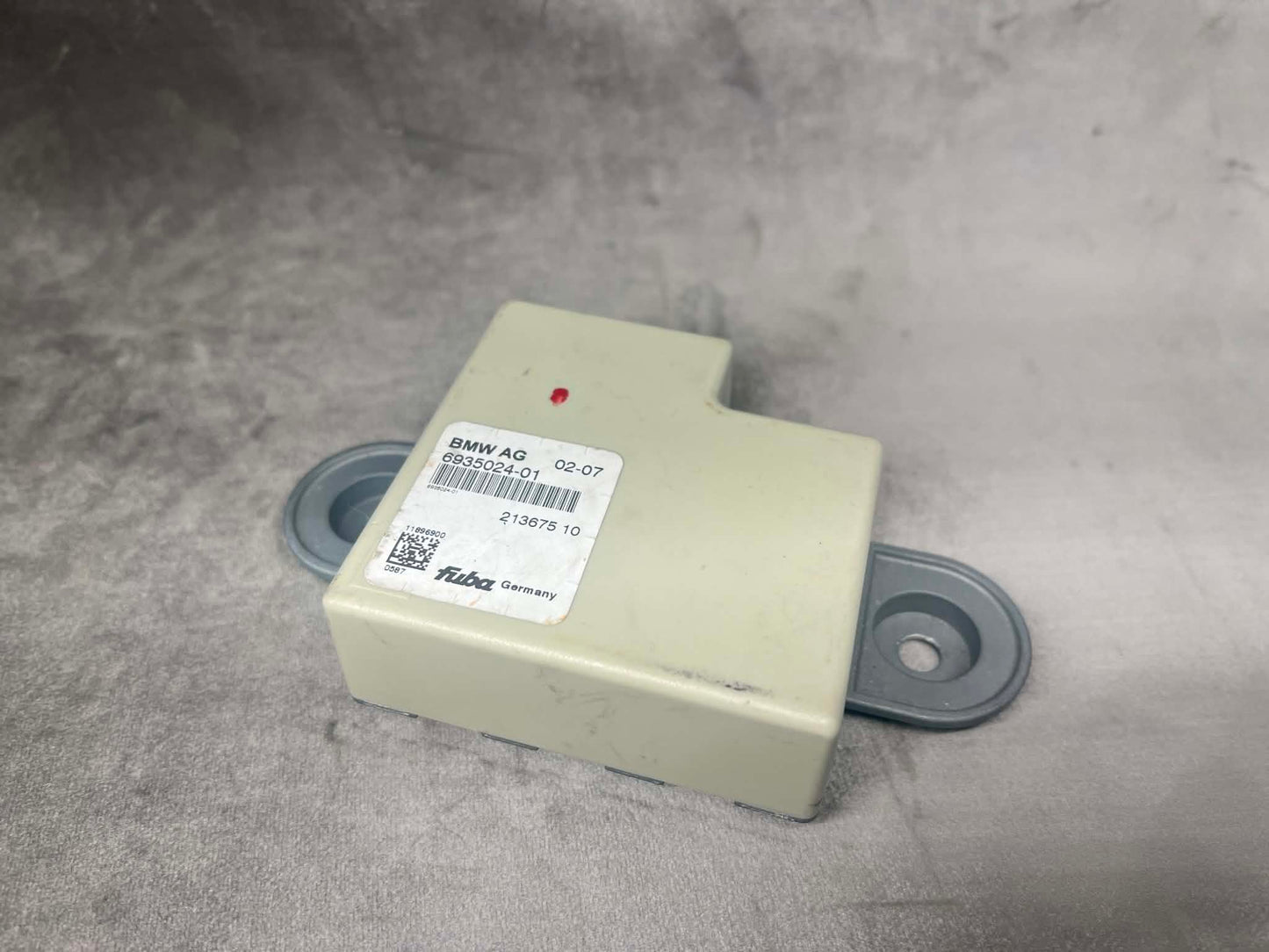 BMW 3 5 SERIES ANTENNA AERIAL AMPLIFIER MODULE 6935024