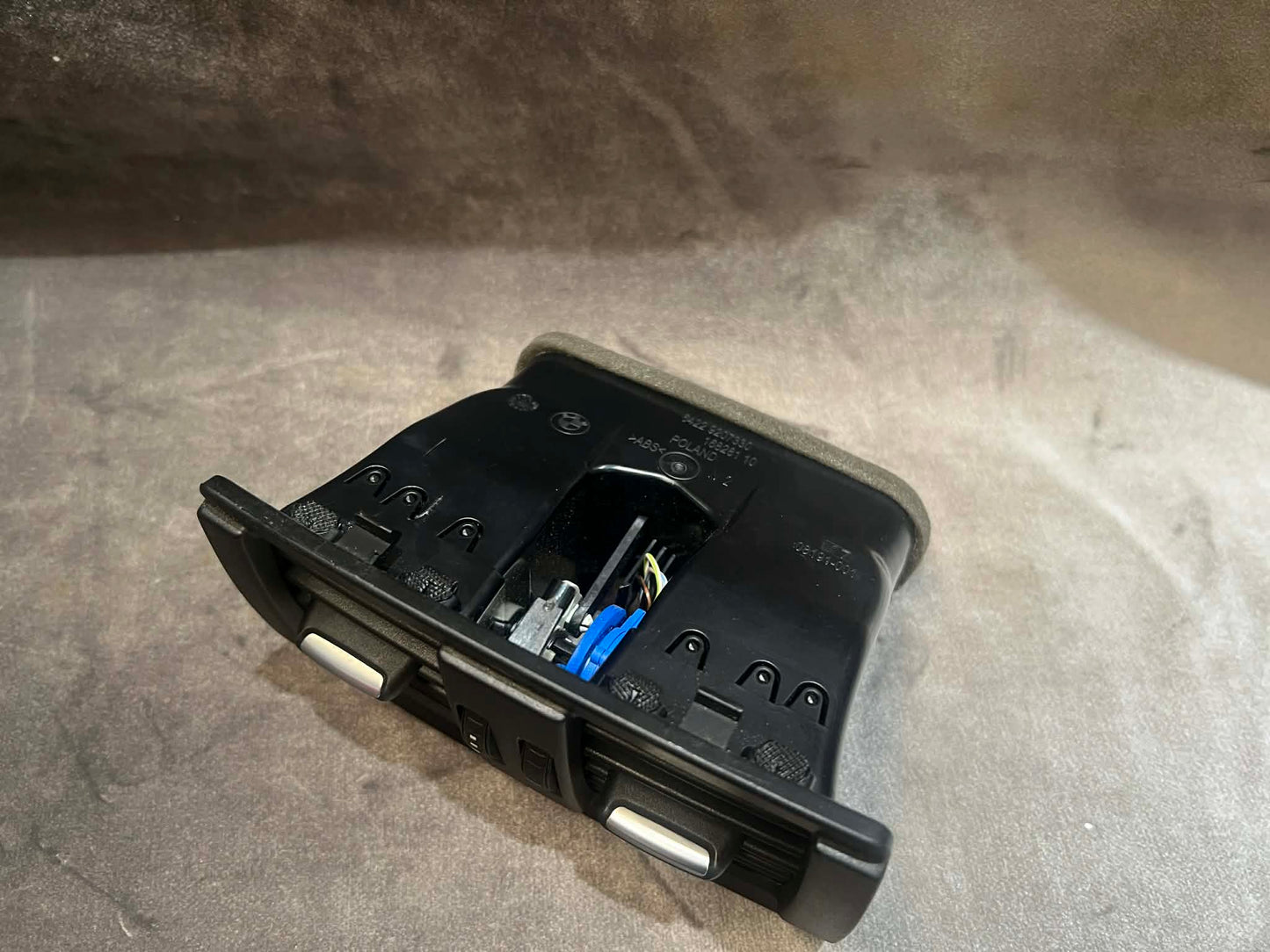 BMW 1 2 SERIES F20 F21 F22 F23 REAR A/C VENT 9207330