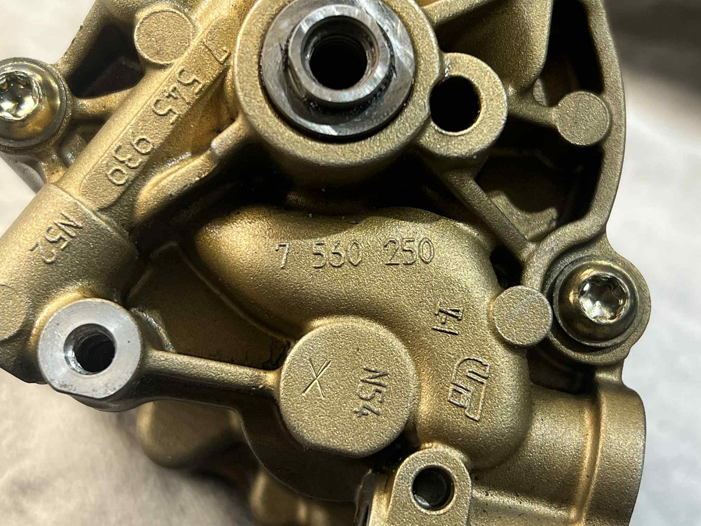 BMW 1 3 SERIES N54 OIL PUMP 7560250