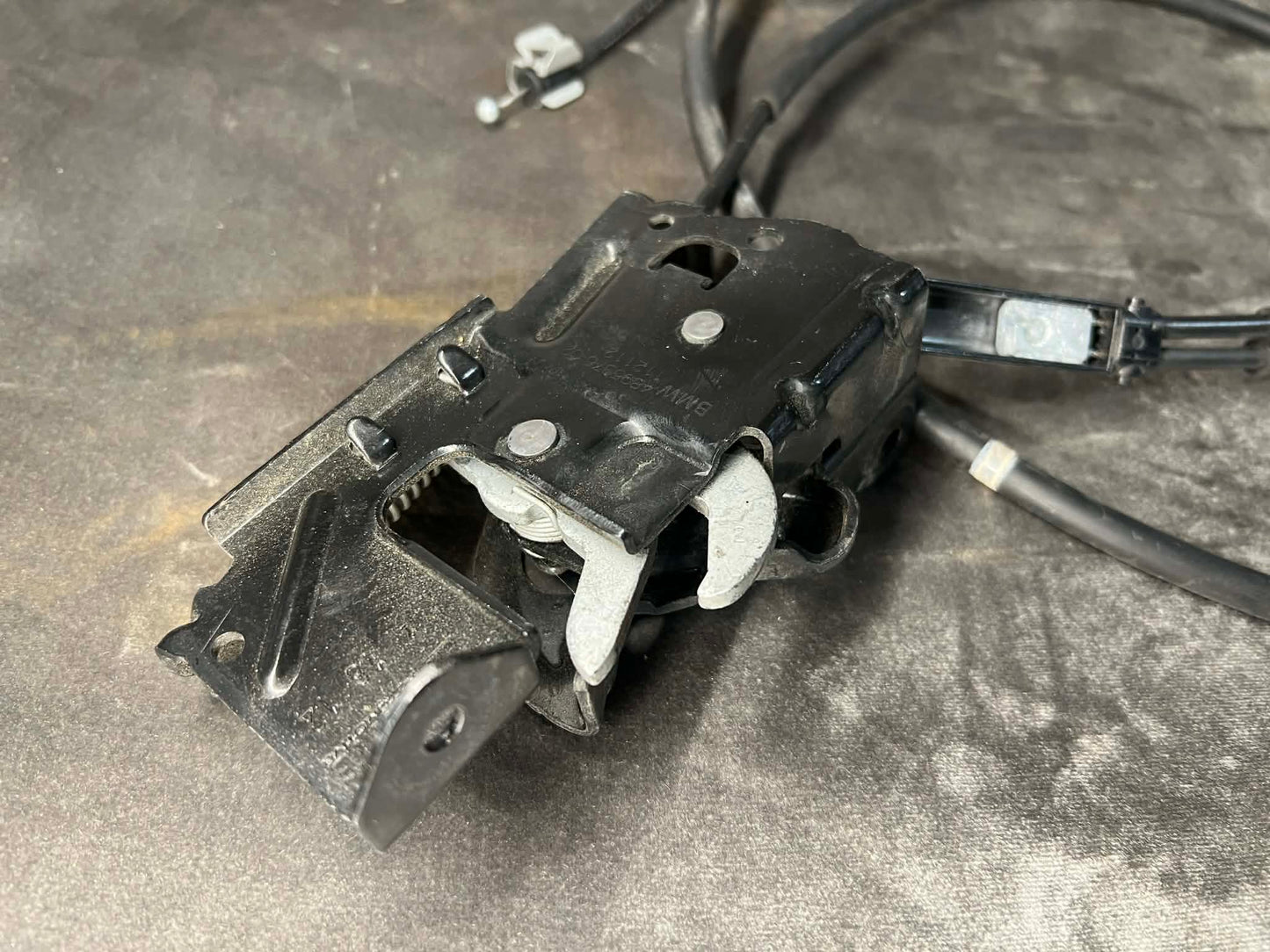 BMW 1 2 3 4 F-SERIES BONNET LATCH AND CABLE 4895376