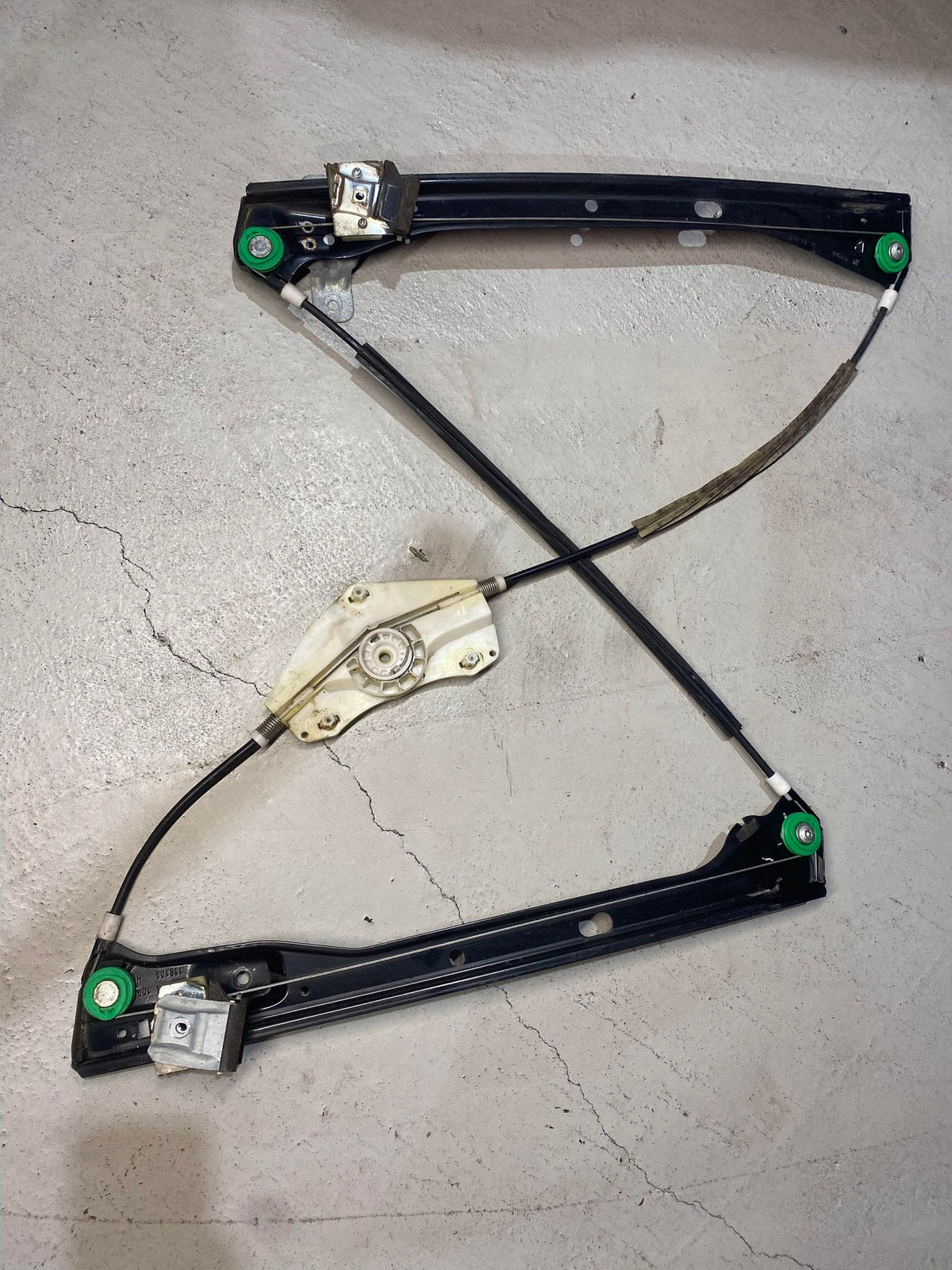 VW GOLF MK5 FRONT RIGHT DRIVERS WINDOW REGULATOR 994856 - LRI Autoparts