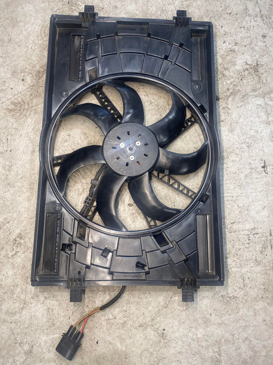 VW AUDI A3 GOLF RADIATOR COOLING FAN 5Q0121205