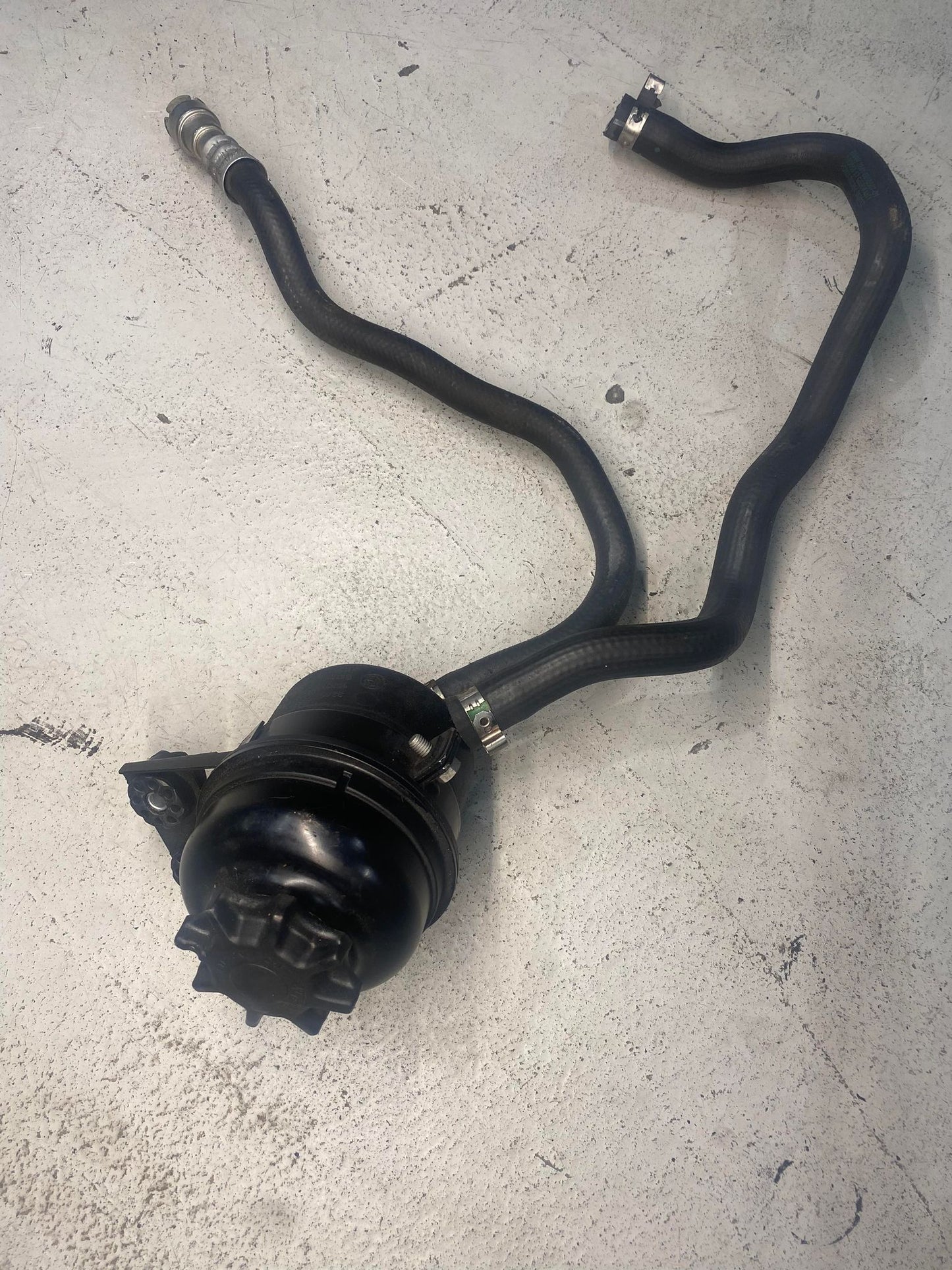 BMW 1 3 X SERIES POWER STEERING RESERVOIR TANK 6851218