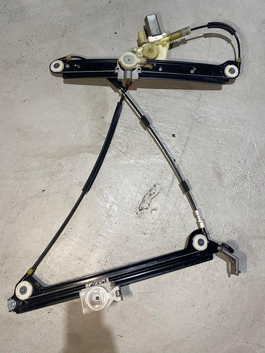 BMW 1 SERIES E87 FRONT RIGHT WINDOW REGULATOR 7286142