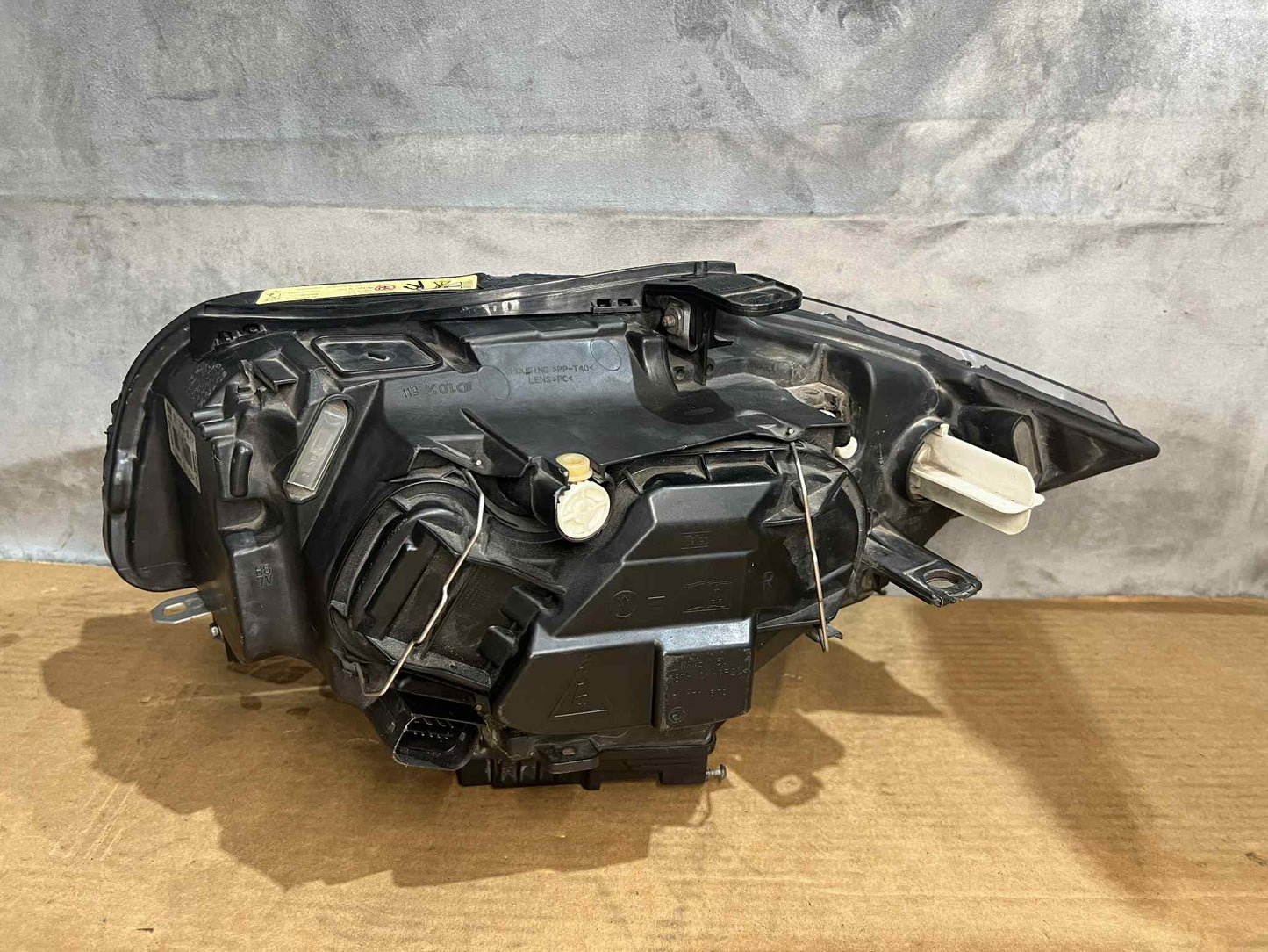 BMW 1 SERIES E82 E87 E88 RHS RIGHT XENON HEADLIGHT 7170294