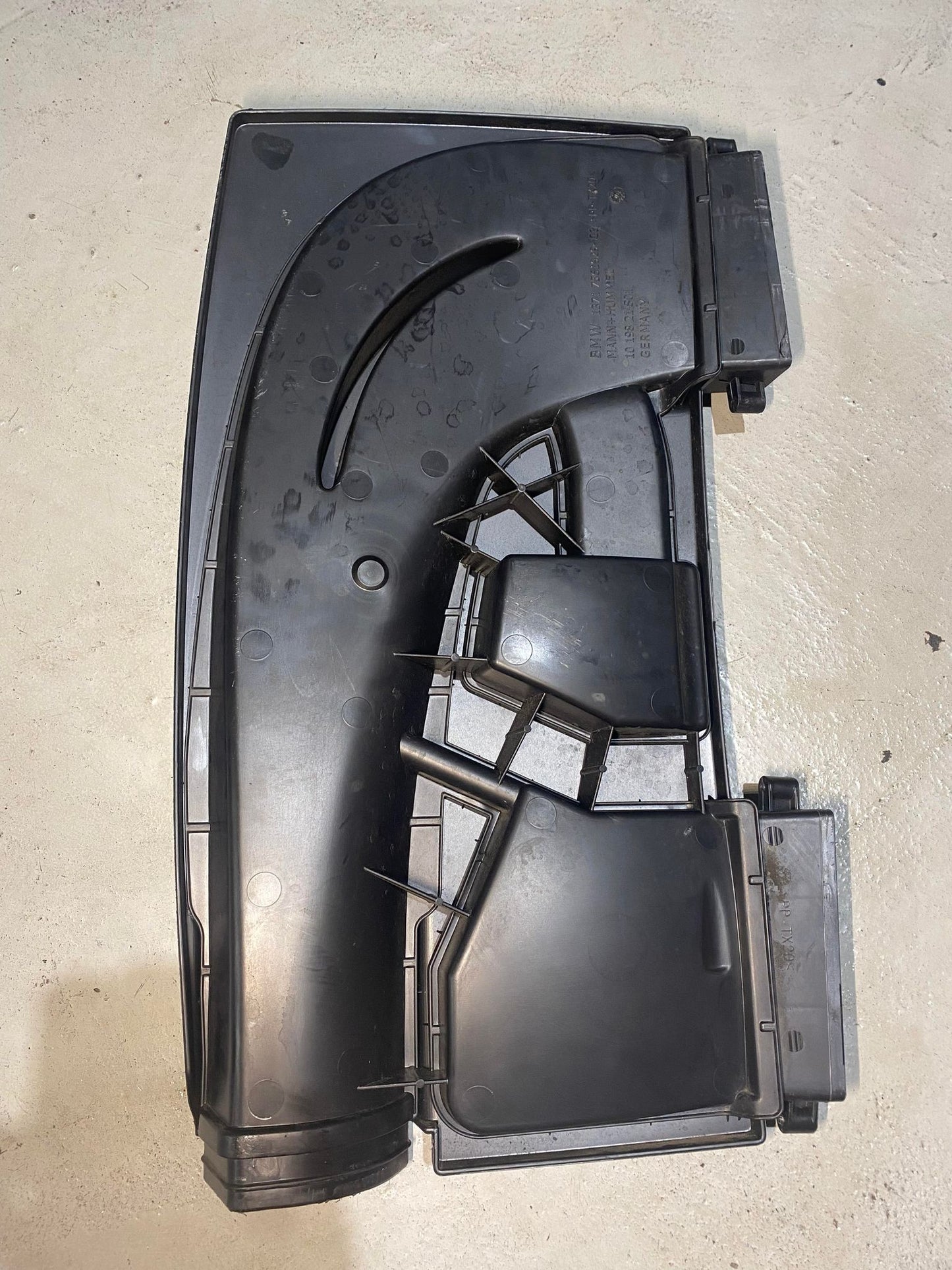 BMW 1 SERIES E82 E87 E88 N46 AIR SUCTION HOOD 7561929