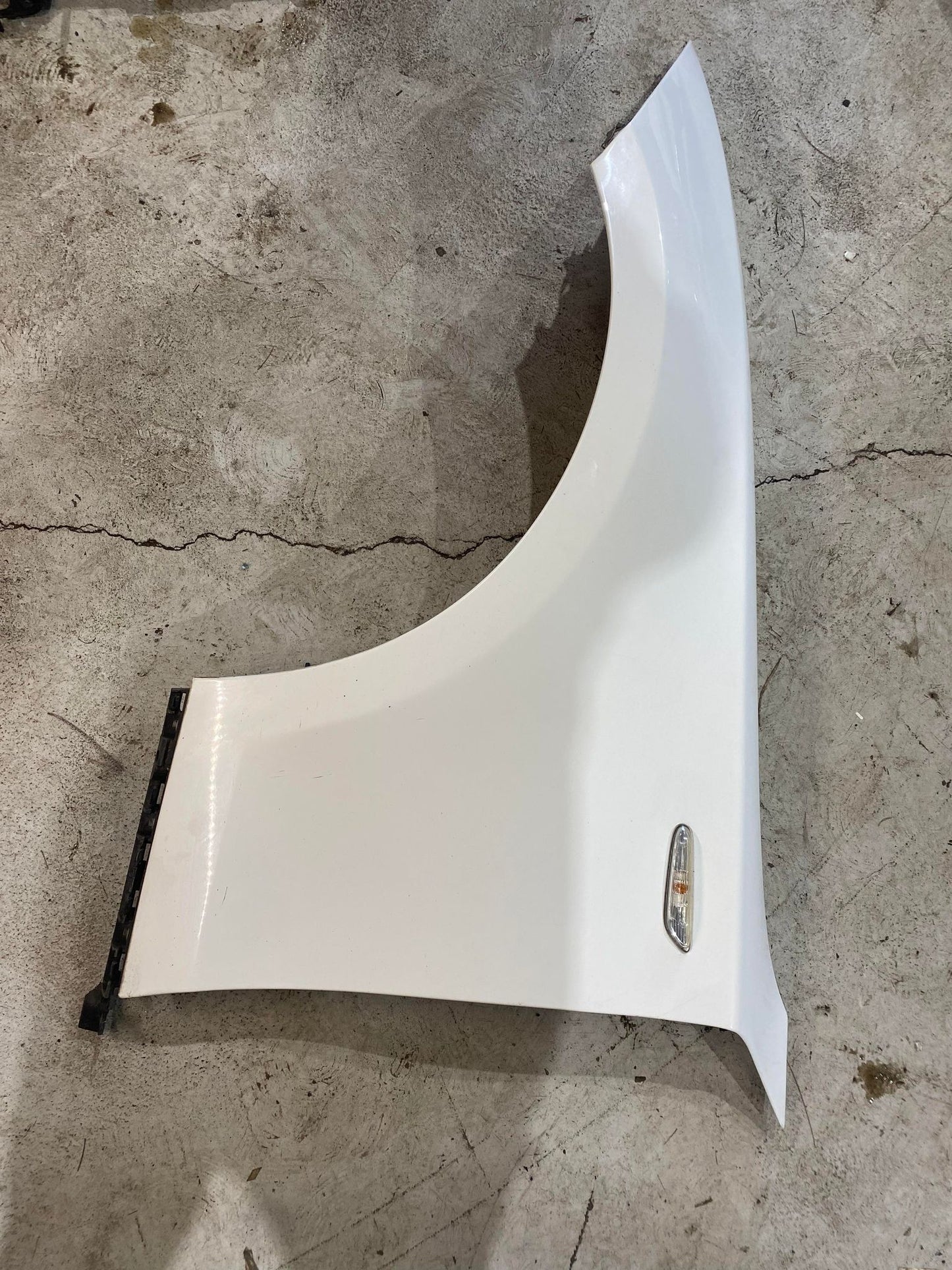 BMW 1 SERIES E82 E87 E88 FRONT LEFT GUARD WHITE