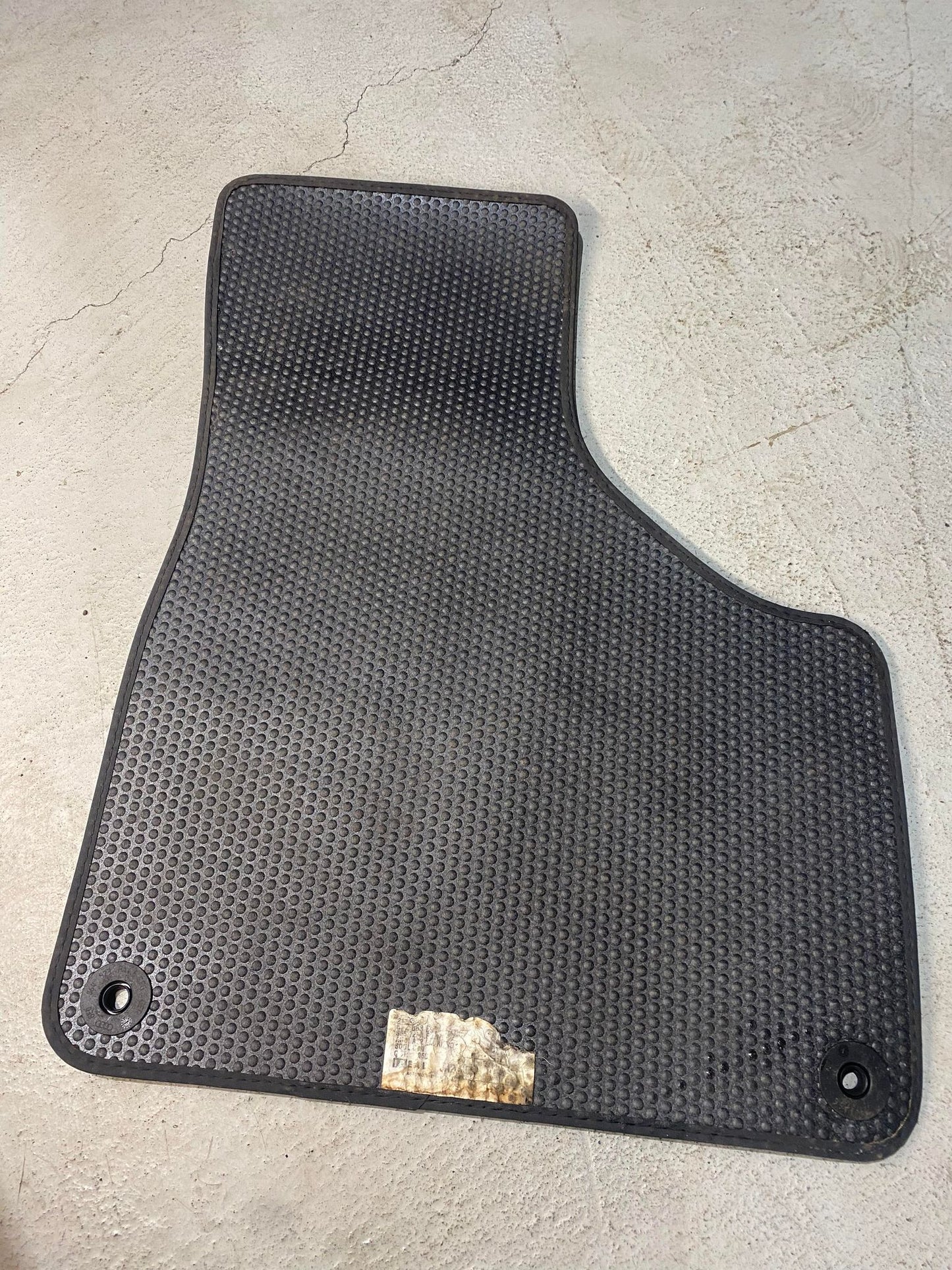 AUDI A3 8P FRONT PASSENGER FLOOR MAT