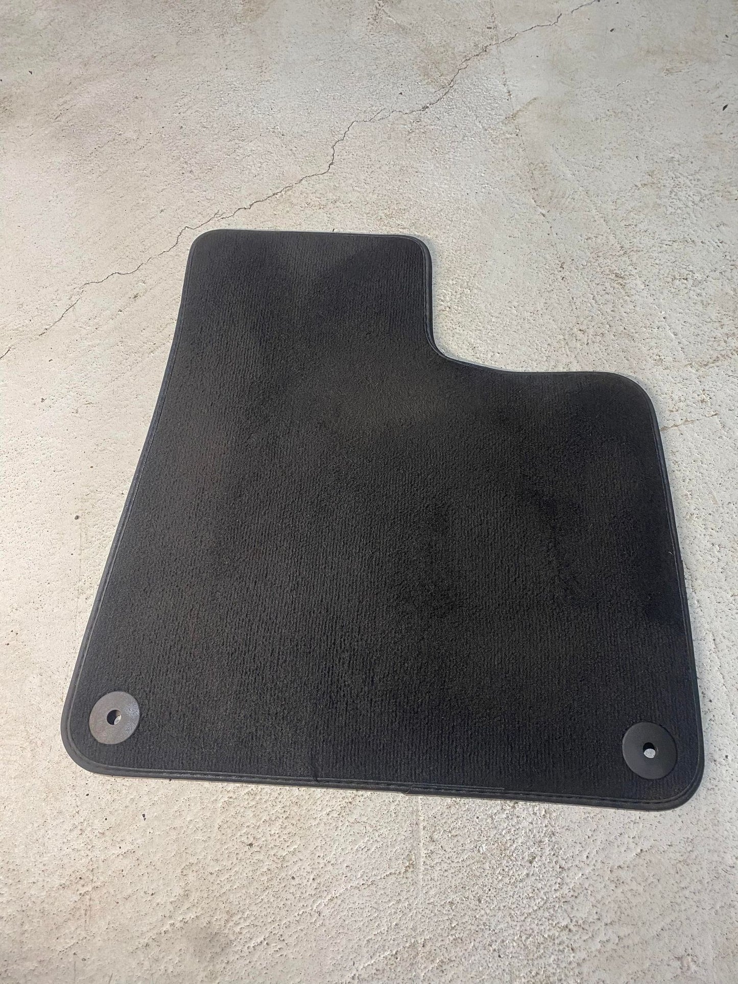 AUDI A3 8P RIGHT SIDE DRIVERS FLOOR MAT