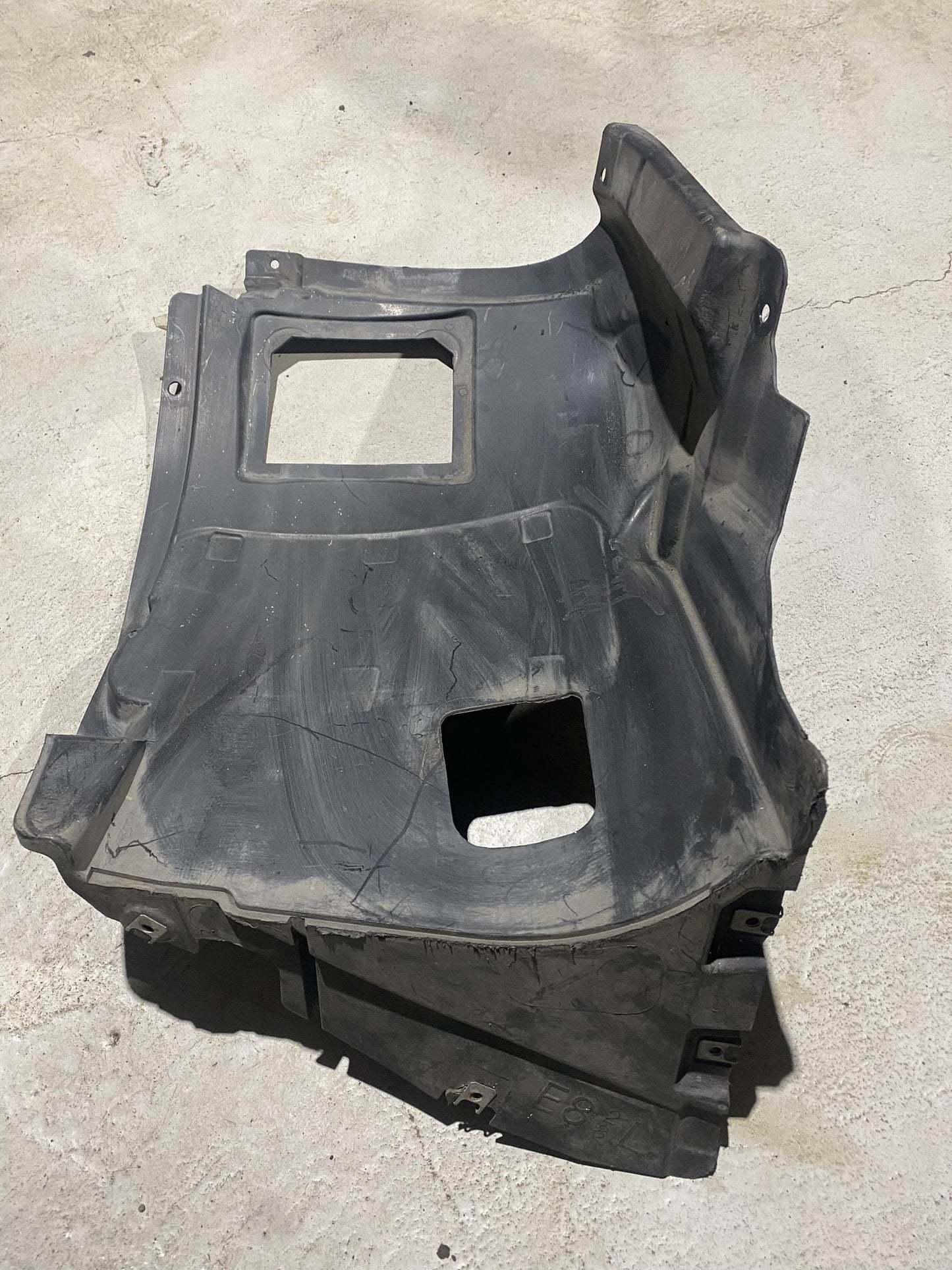 BMW 1 SERIES E82 E88 FRONT LEFT ARCH LINER 759650