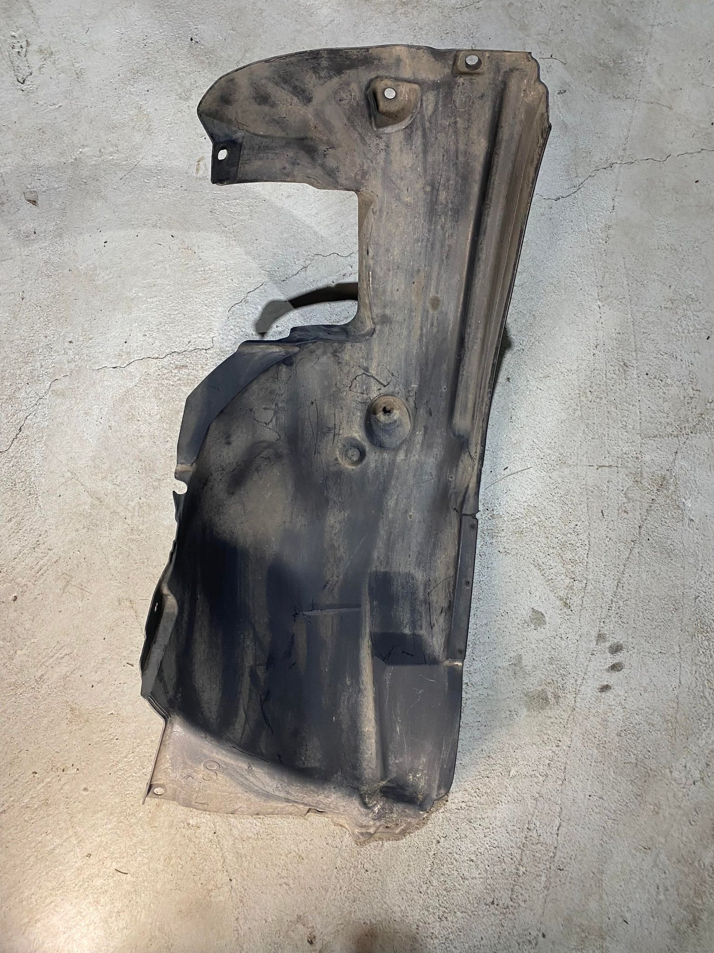 BMW 1 SERIES E87 FRONT LEFT REAR SECTION OF ARCH LINER 7059371